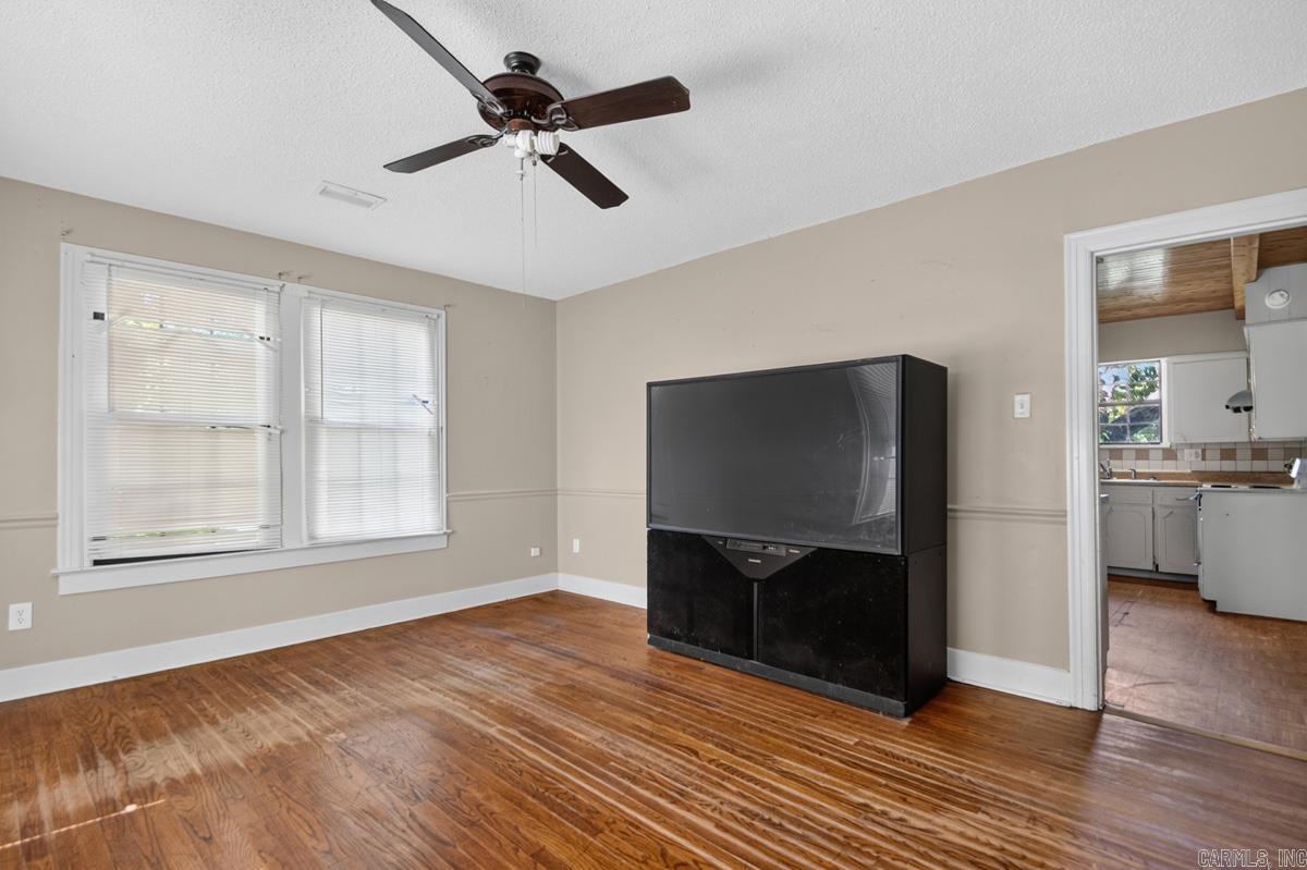1200 W South Street Property Photo 8
