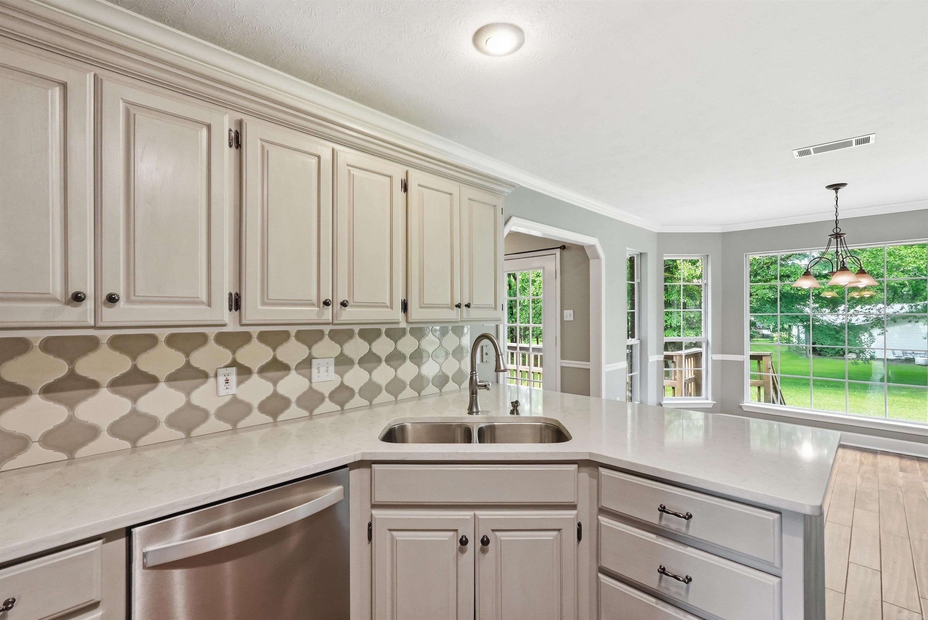 8 Scenic Point Property Photo 18