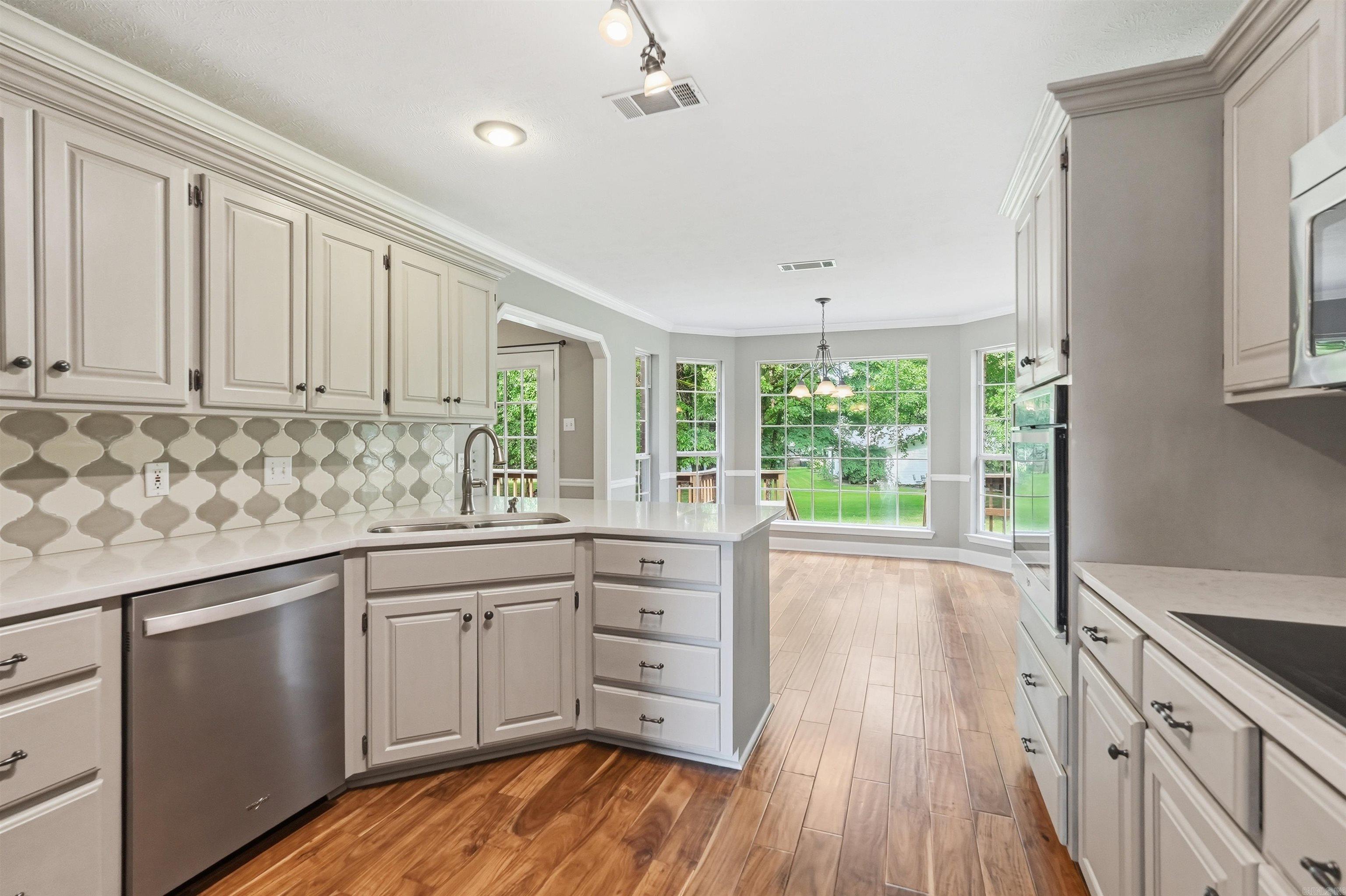 8 Scenic Point Property Photo 19