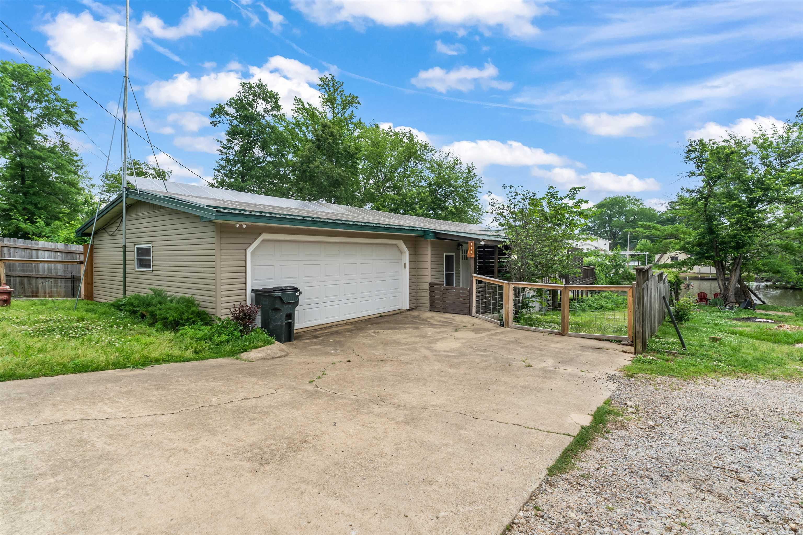 112 Quaker Lane Property Photo 1