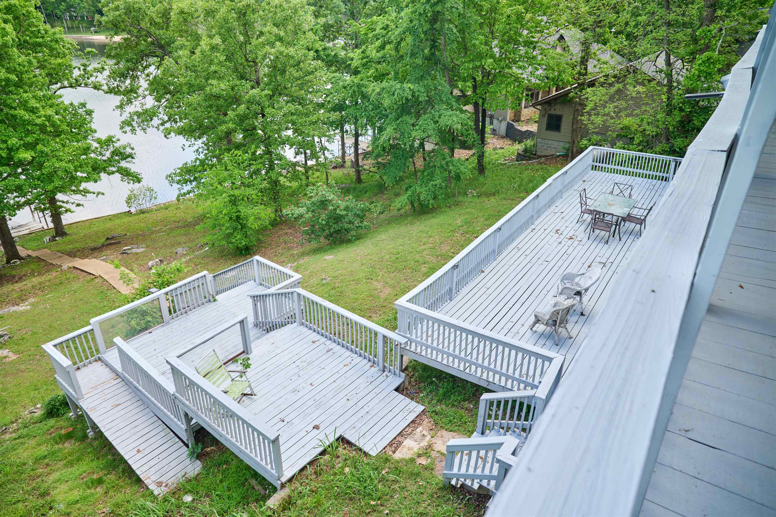 330 Robin Hood Ln Property Photo 7
