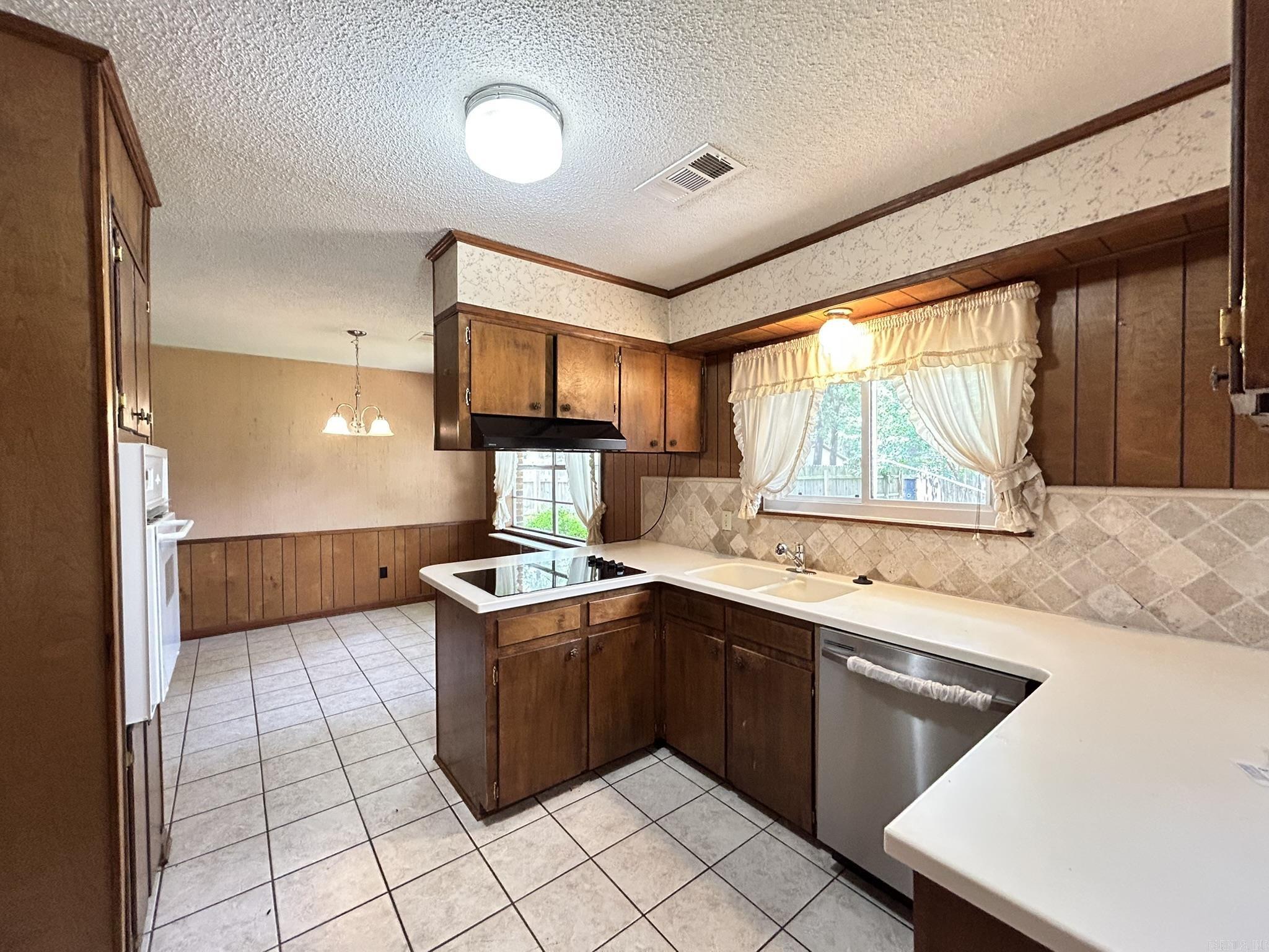 1405 Silver Fox Property Photo 5