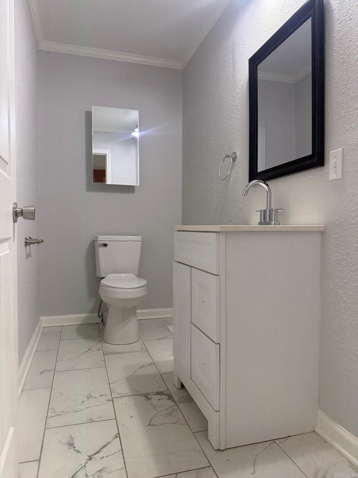 22035 Phillip Drive Property Photo 6