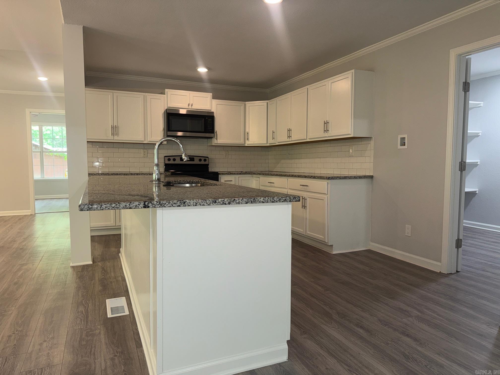 22035 Phillip Drive Property Photo 11