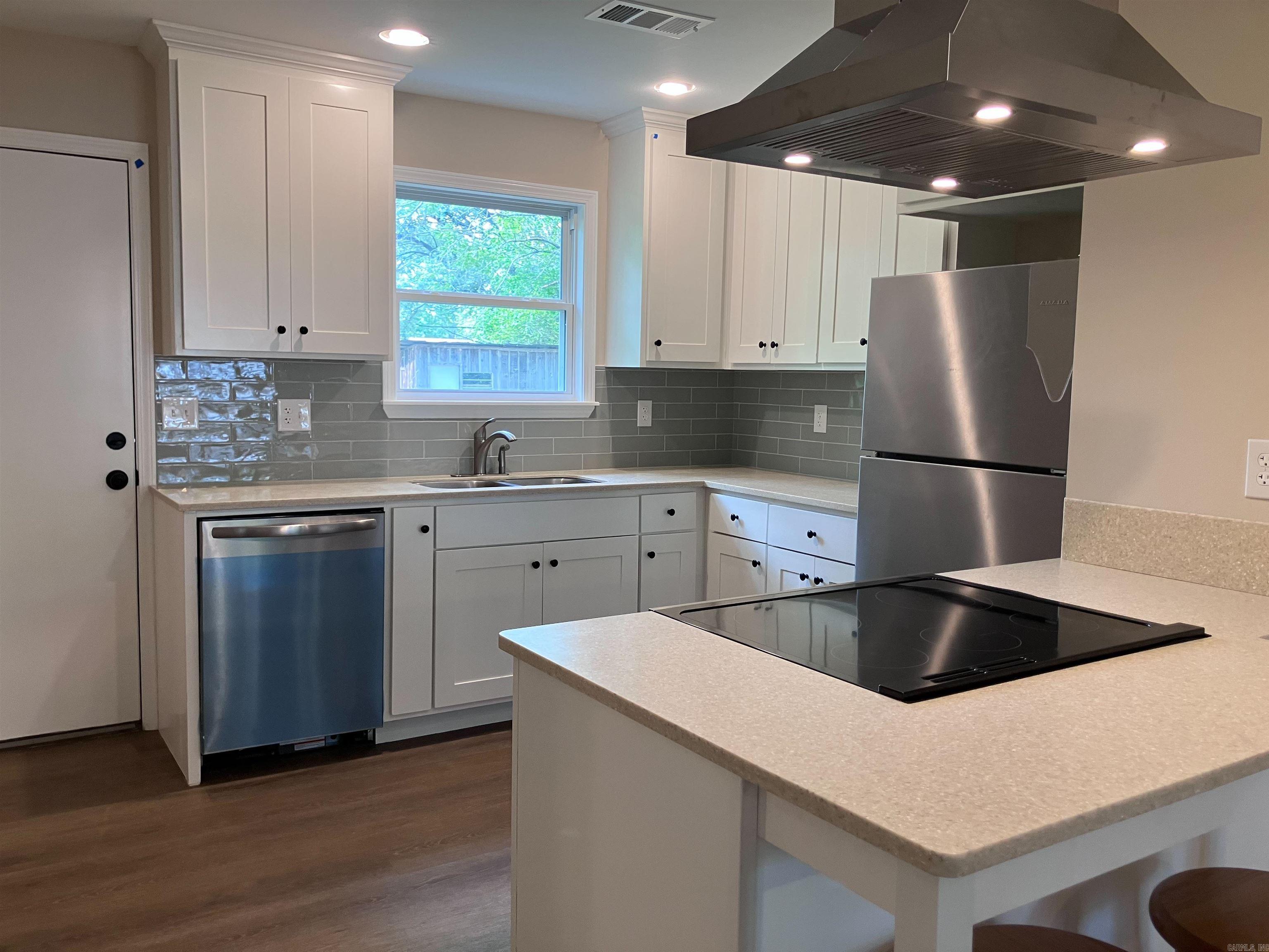 411 Park Street Property Photo 2