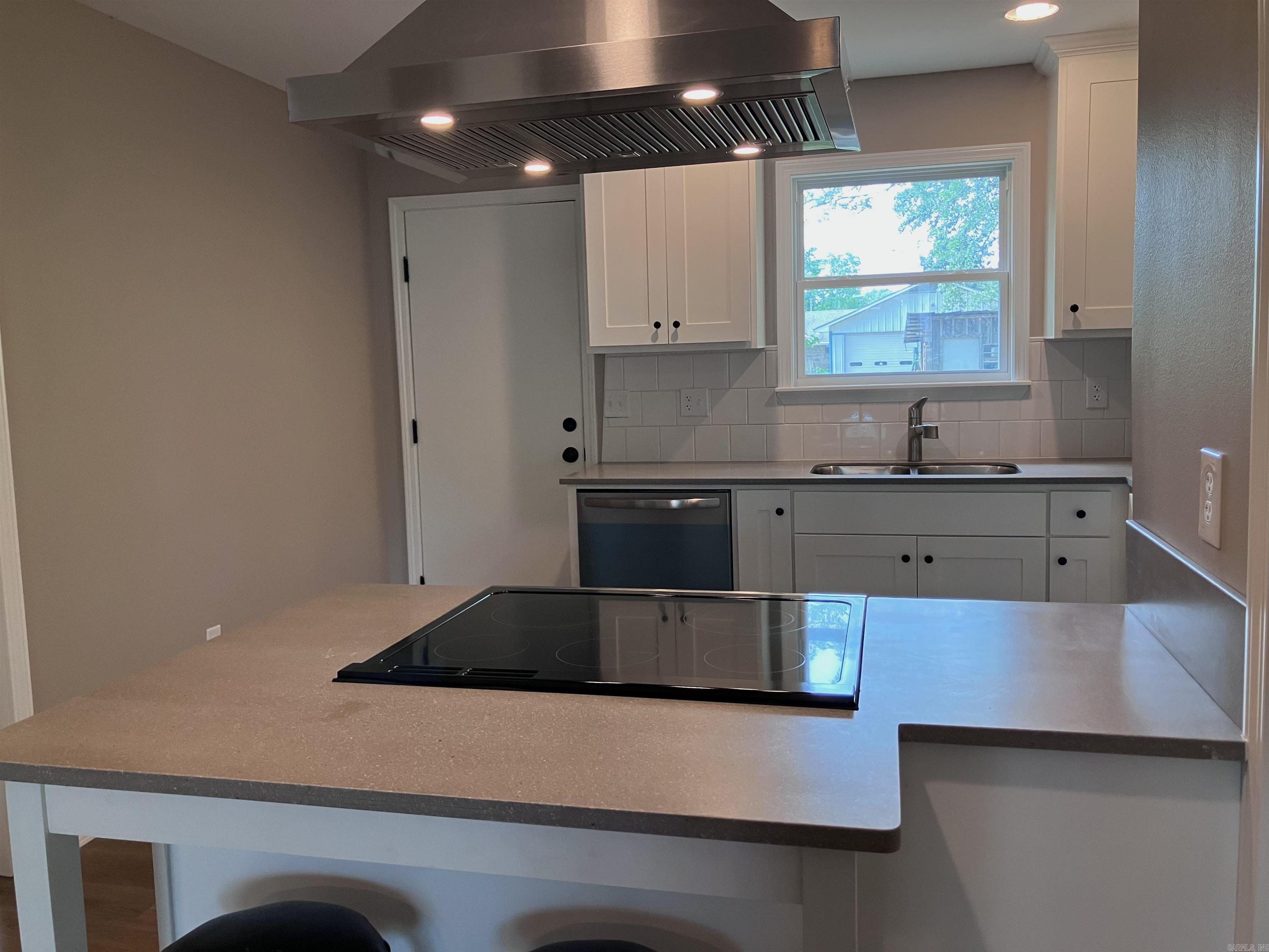 411 Park Street Property Photo 3