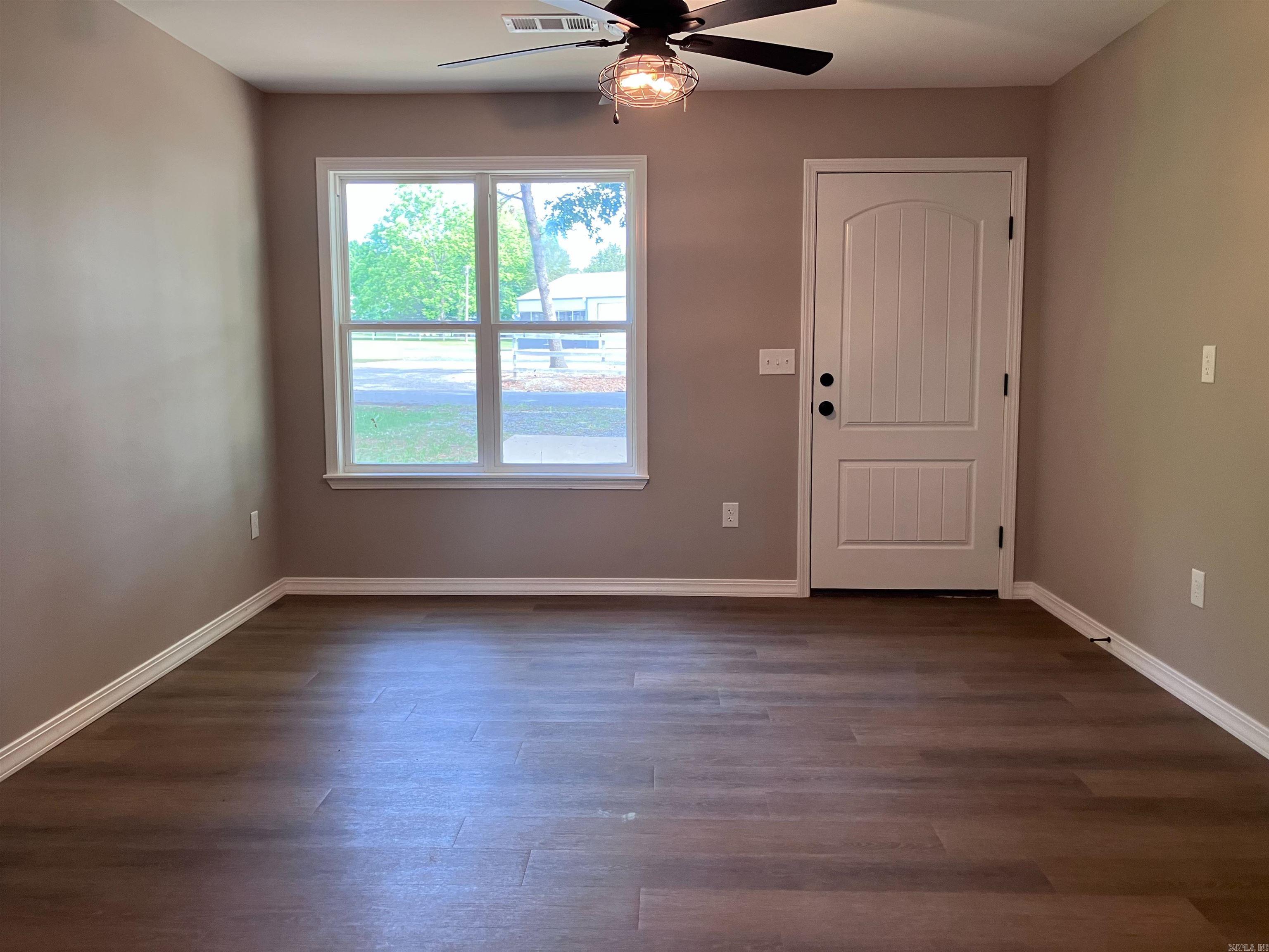 411 Park Street Property Photo 5
