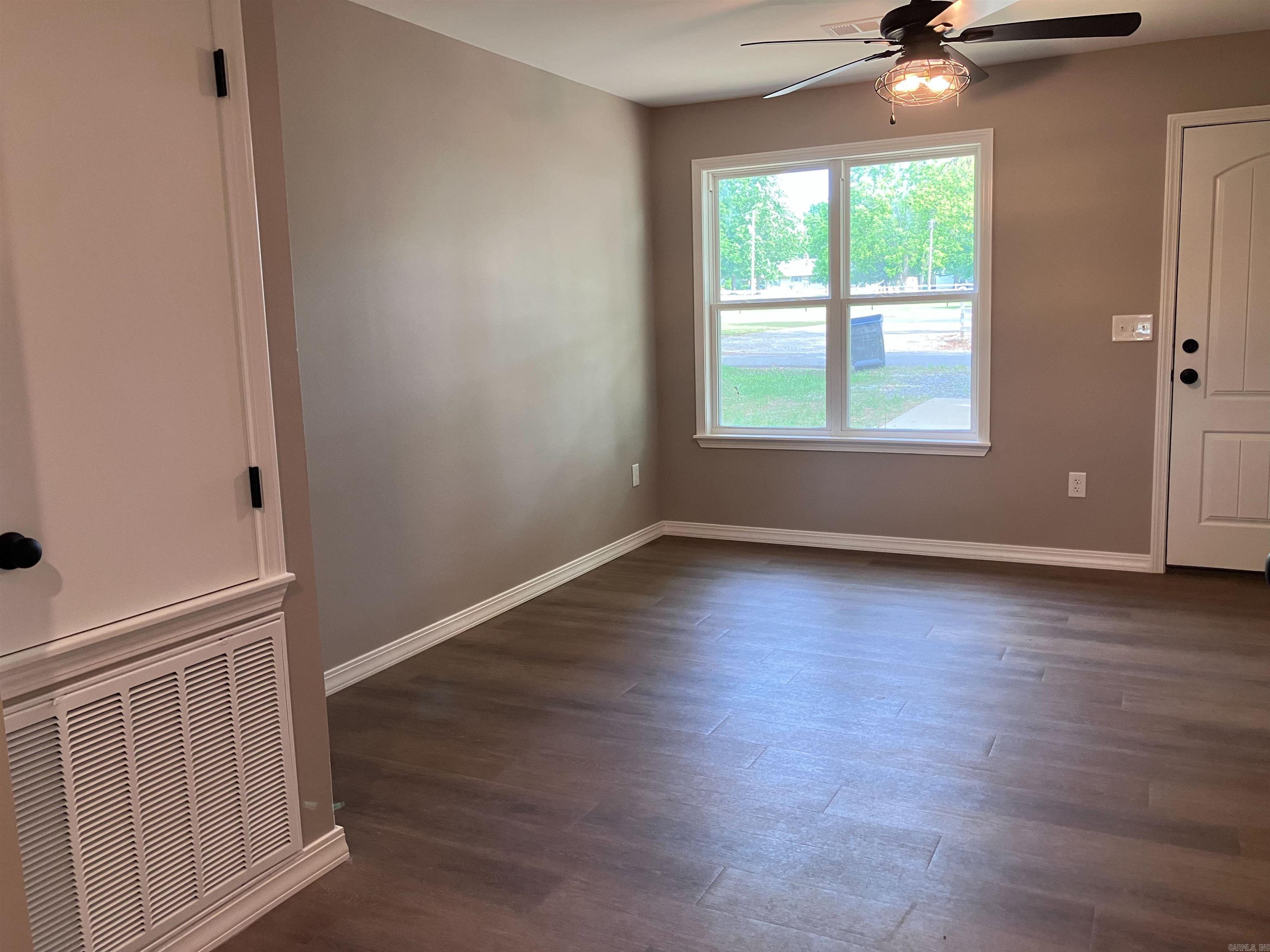 411 Park Street Property Photo 6