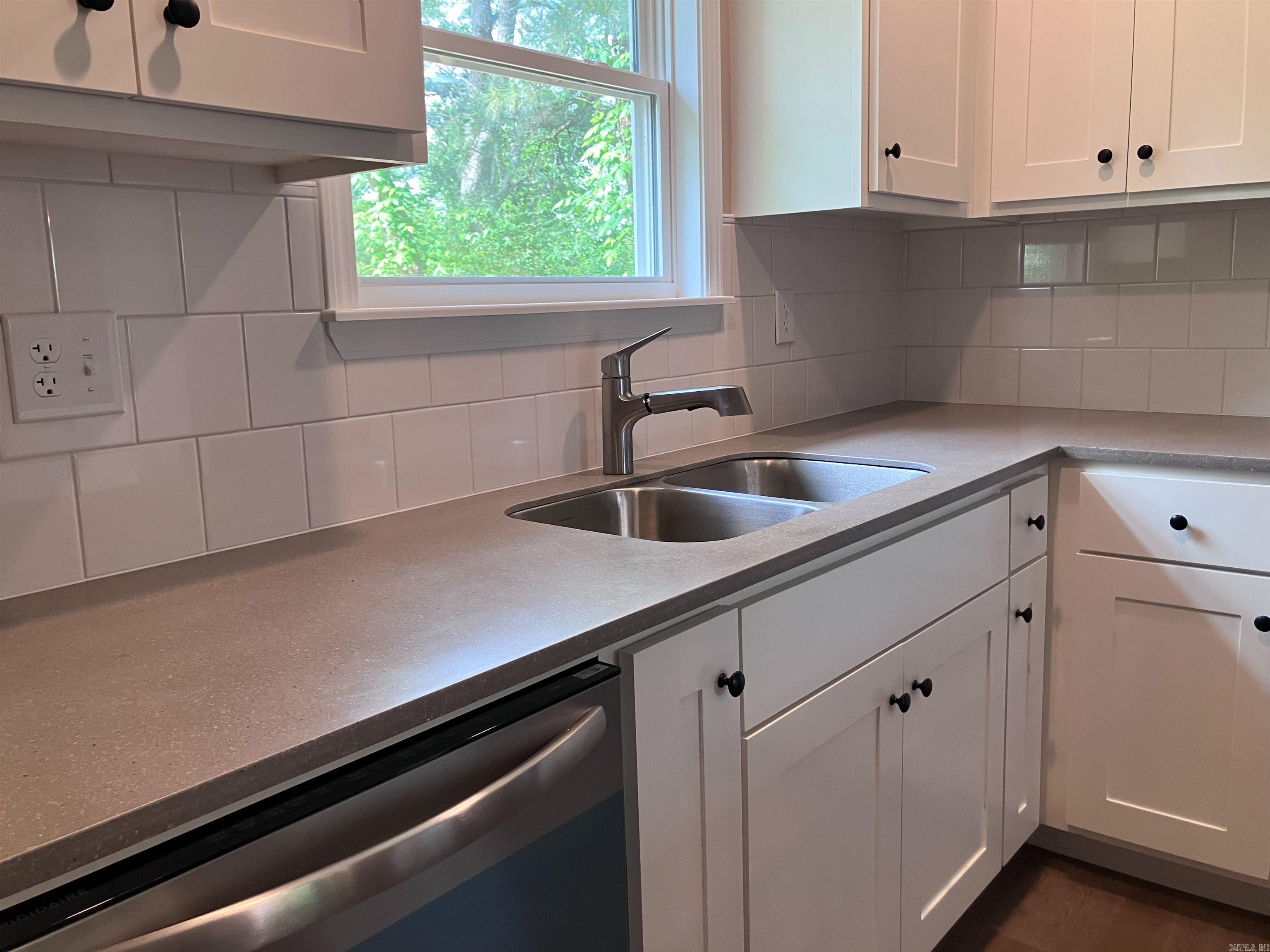 411 Park Street Property Photo 16