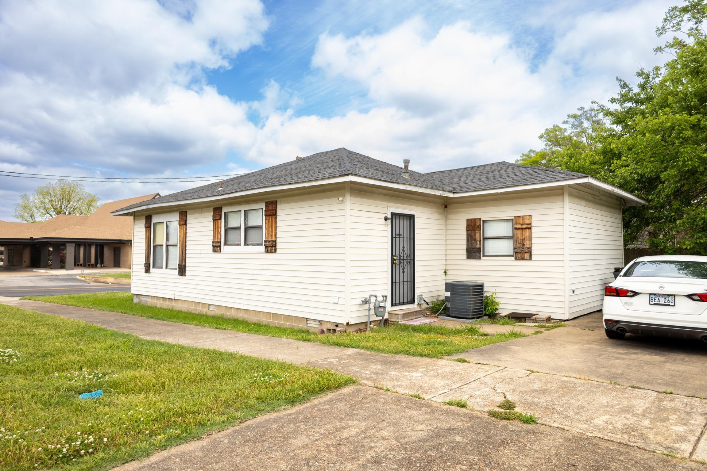 315 W Matthews Avenue Property Photo 18