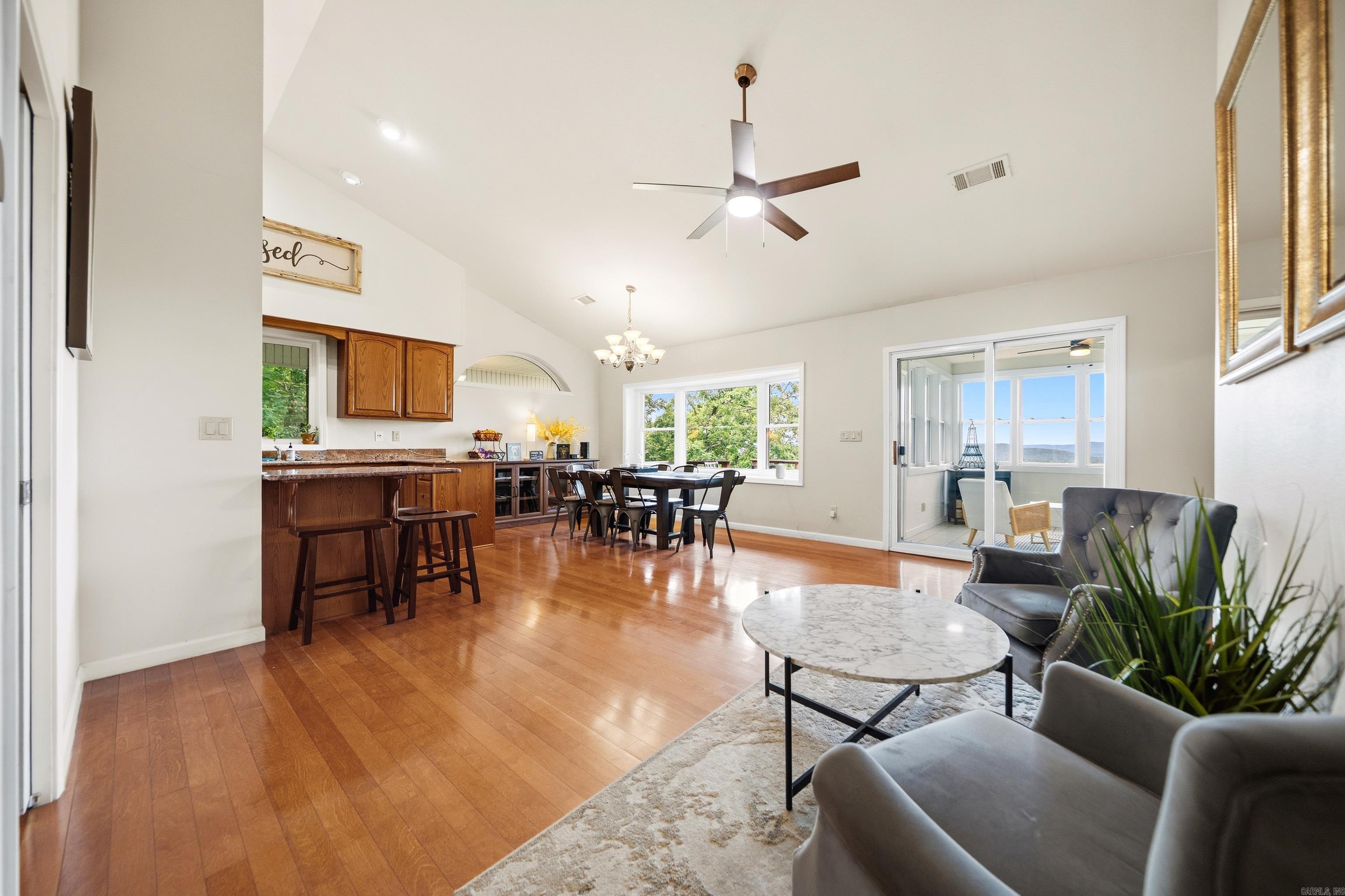126 E Villena Drive Property Photo 4