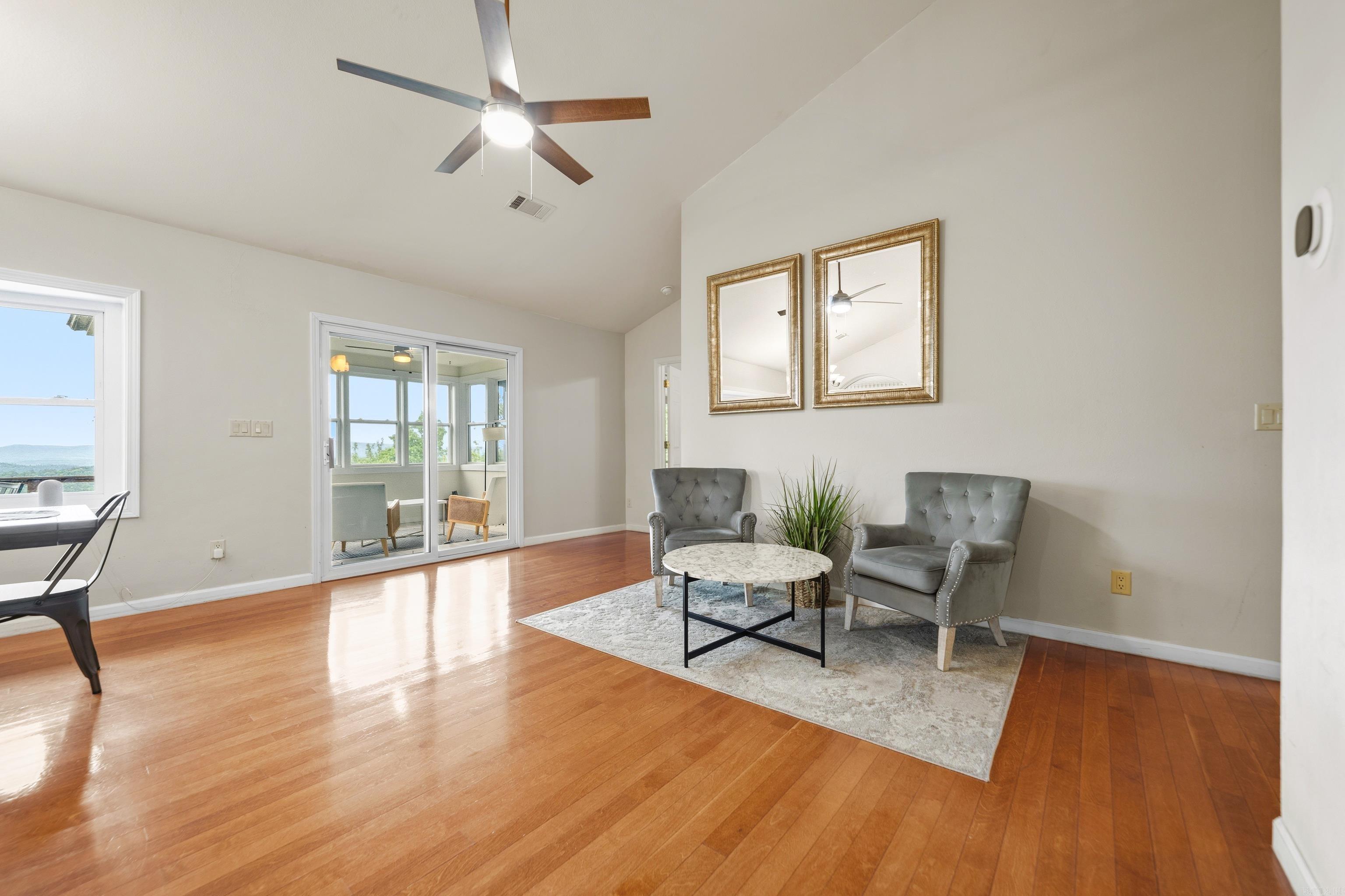 126 E Villena Drive Property Photo 6
