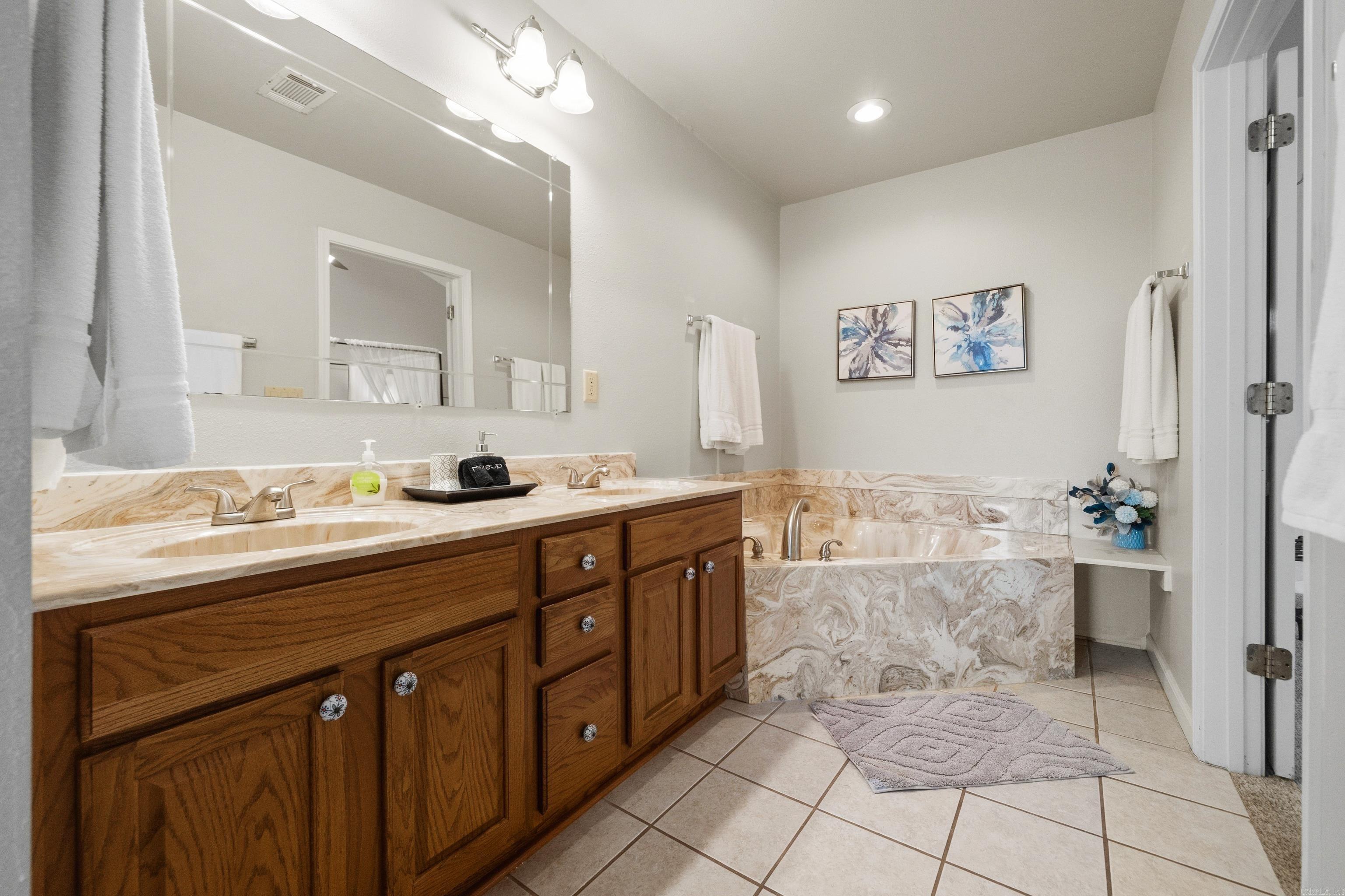 126 E Villena Drive Property Photo 10