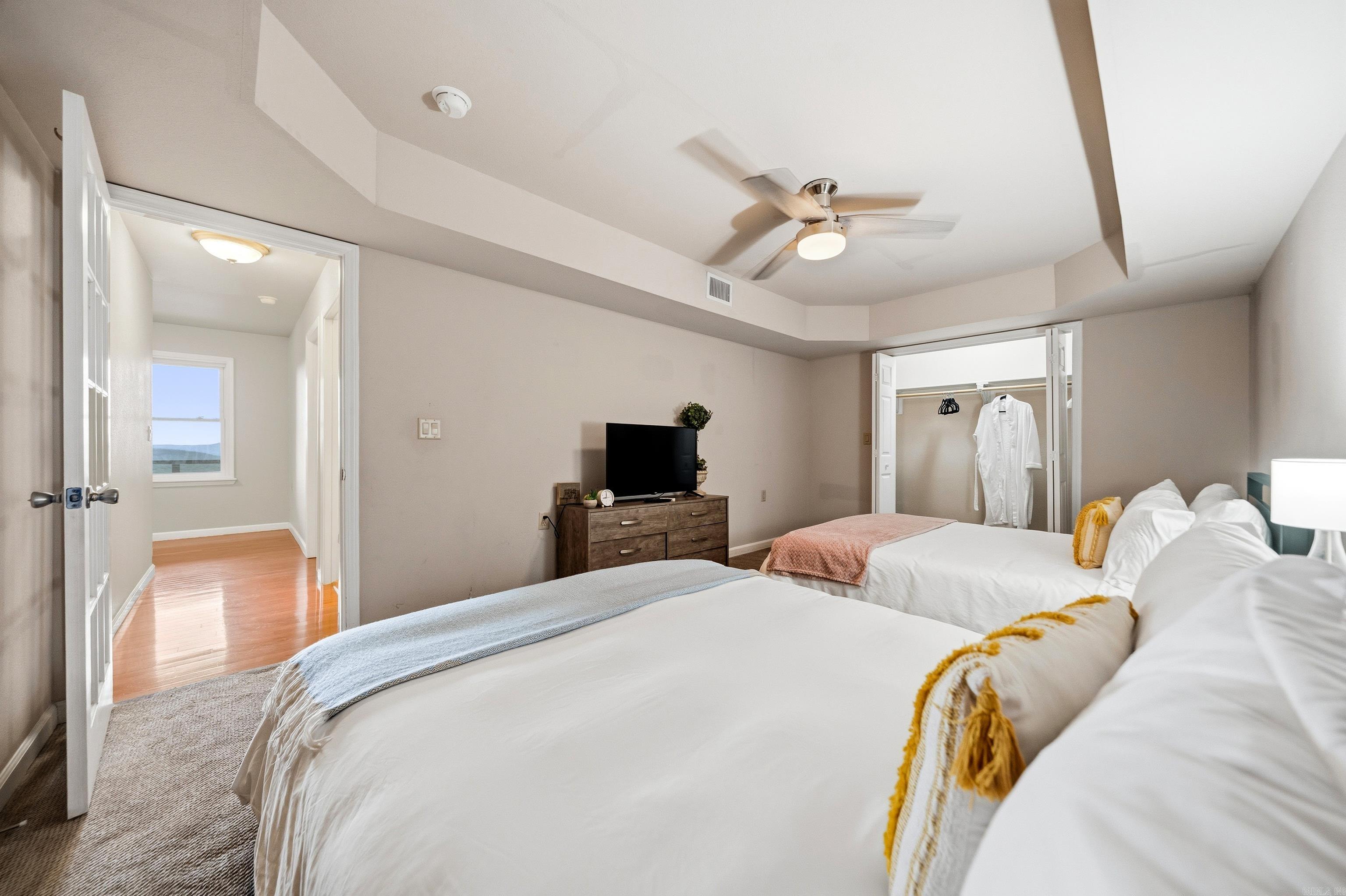126 E Villena Drive Property Photo 14