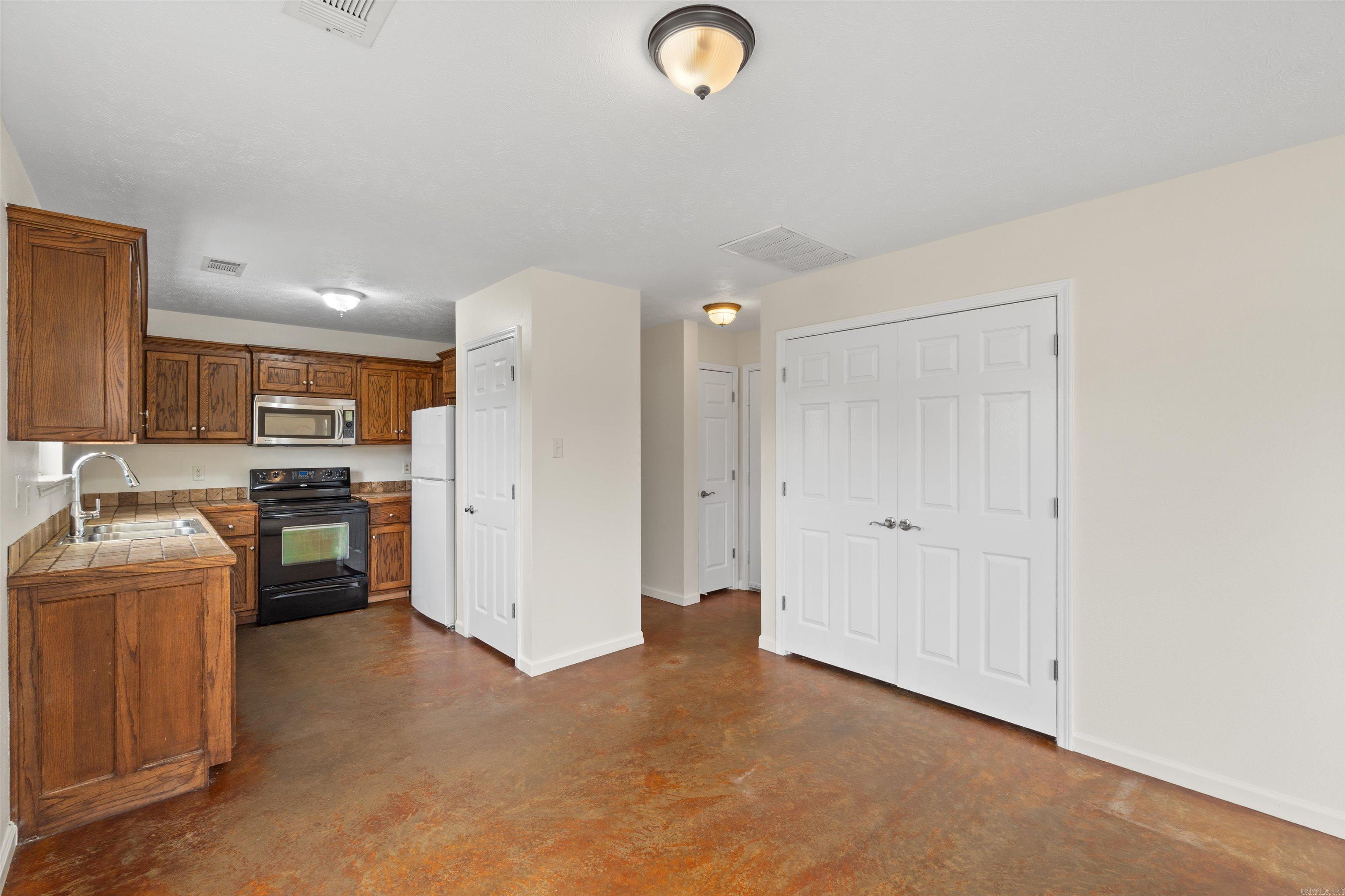 100 Tamarack Property Photo 8