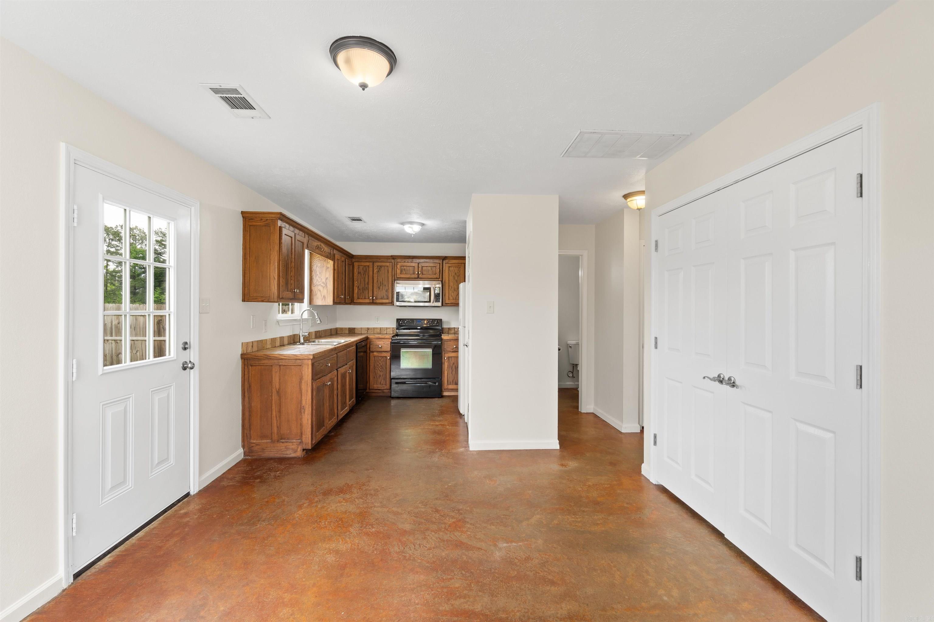 100 Tamarack Property Photo 12