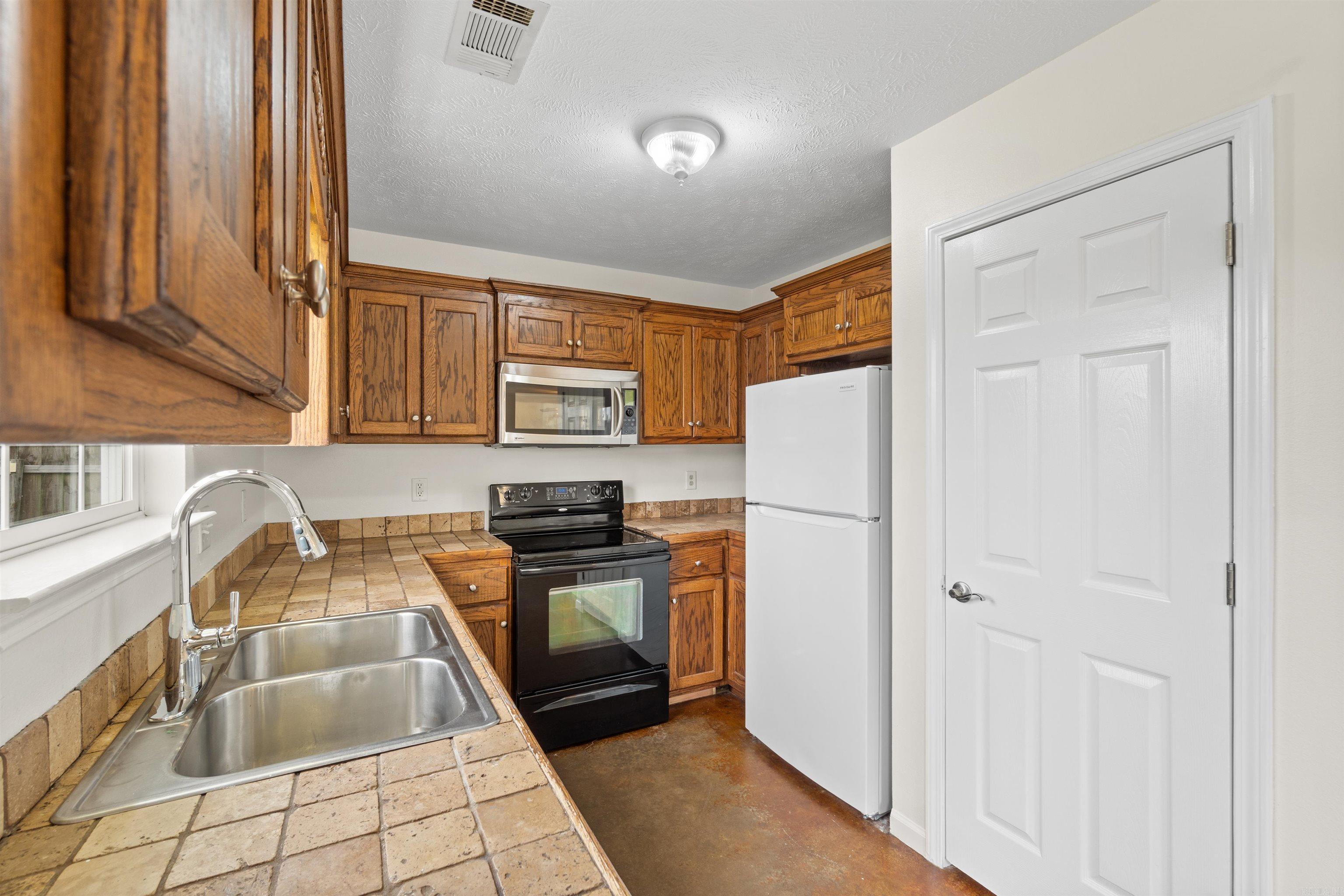 100 Tamarack Property Photo 13