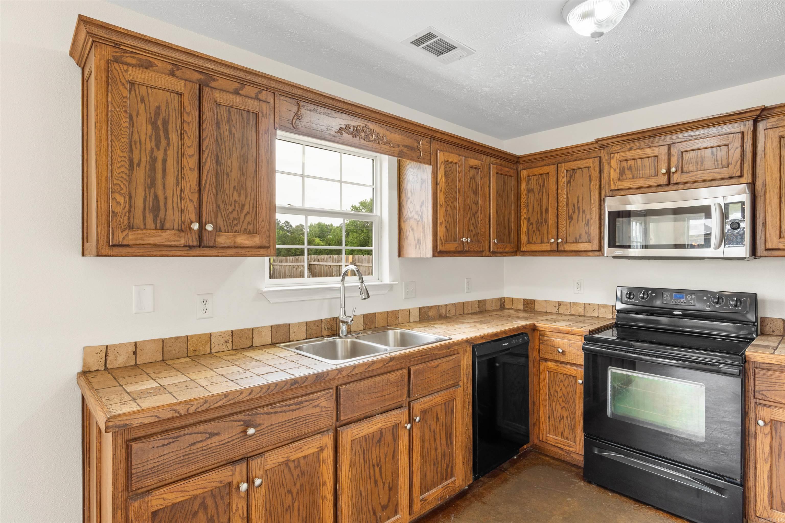 100 Tamarack Property Photo 14