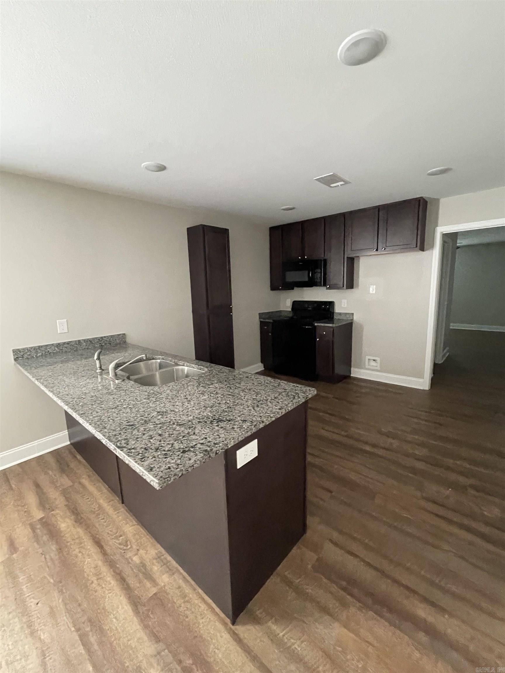 607 & 609 Lenora Street Property Photo 8