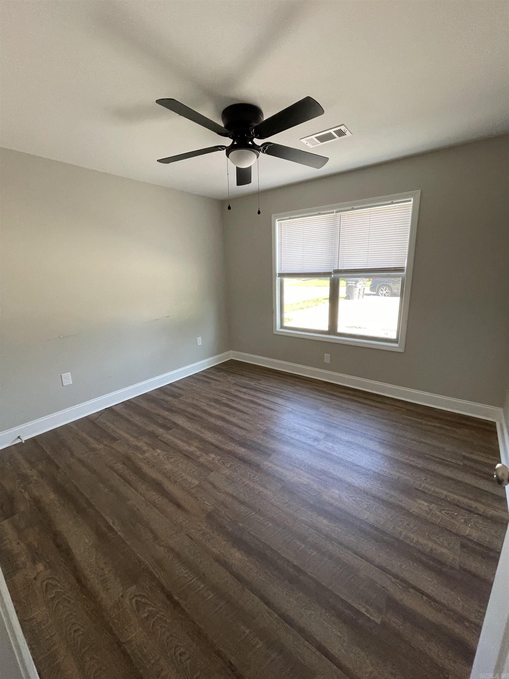 607 & 609 Lenora Street Property Photo 19