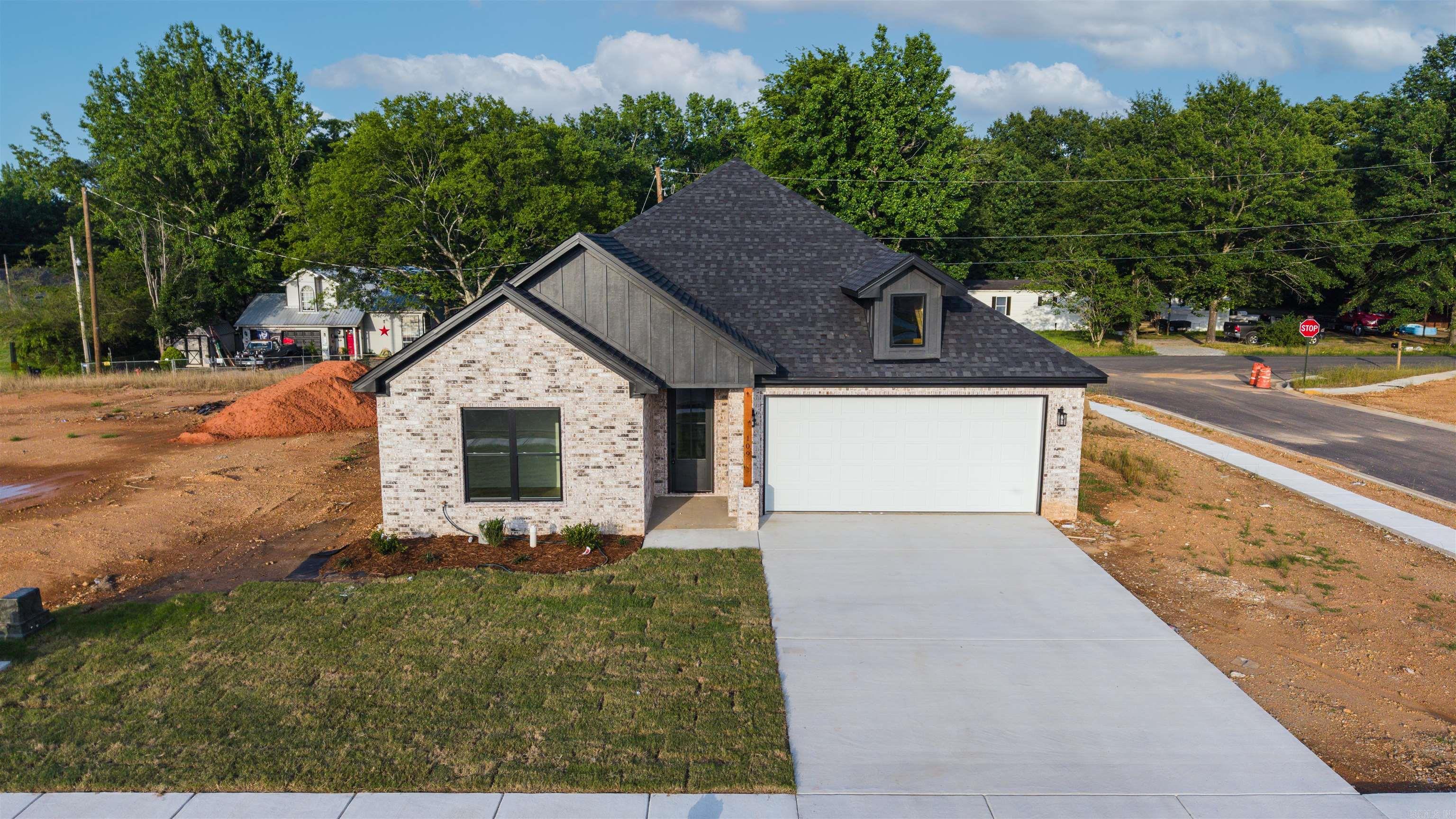 109 Fitzgerald Drive Property Photo 1