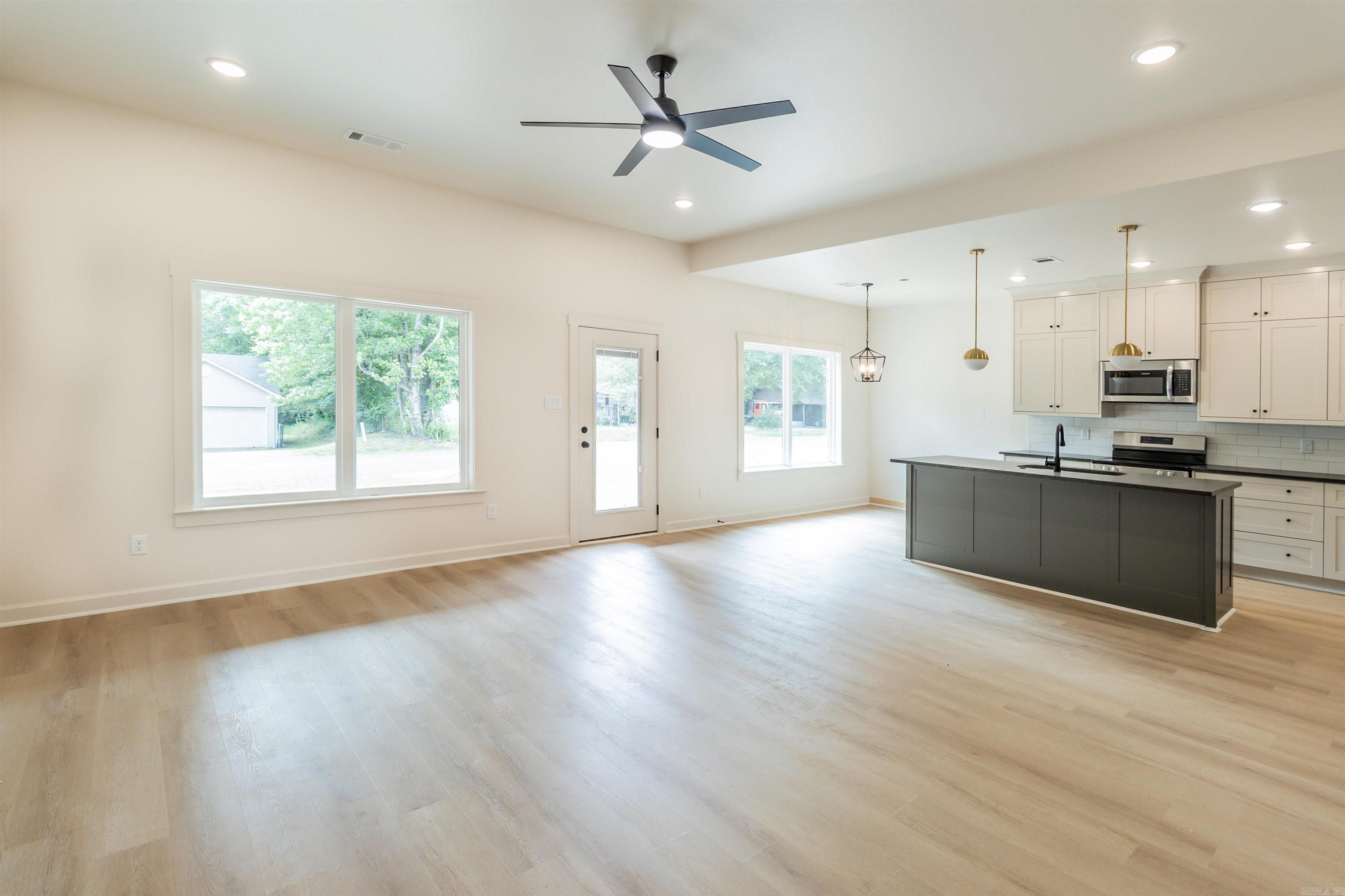 109 Fitzgerald Drive Property Photo 6