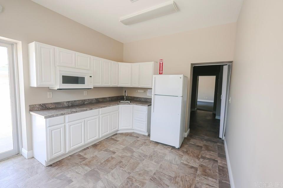 625 E Main St Property Photo 10