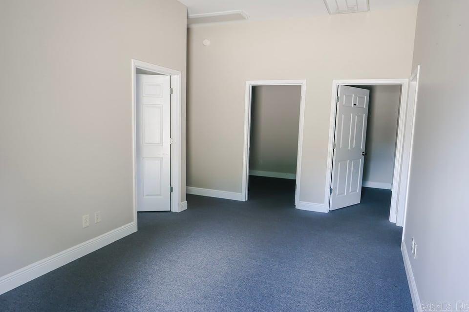 625 E Main St Property Photo 13