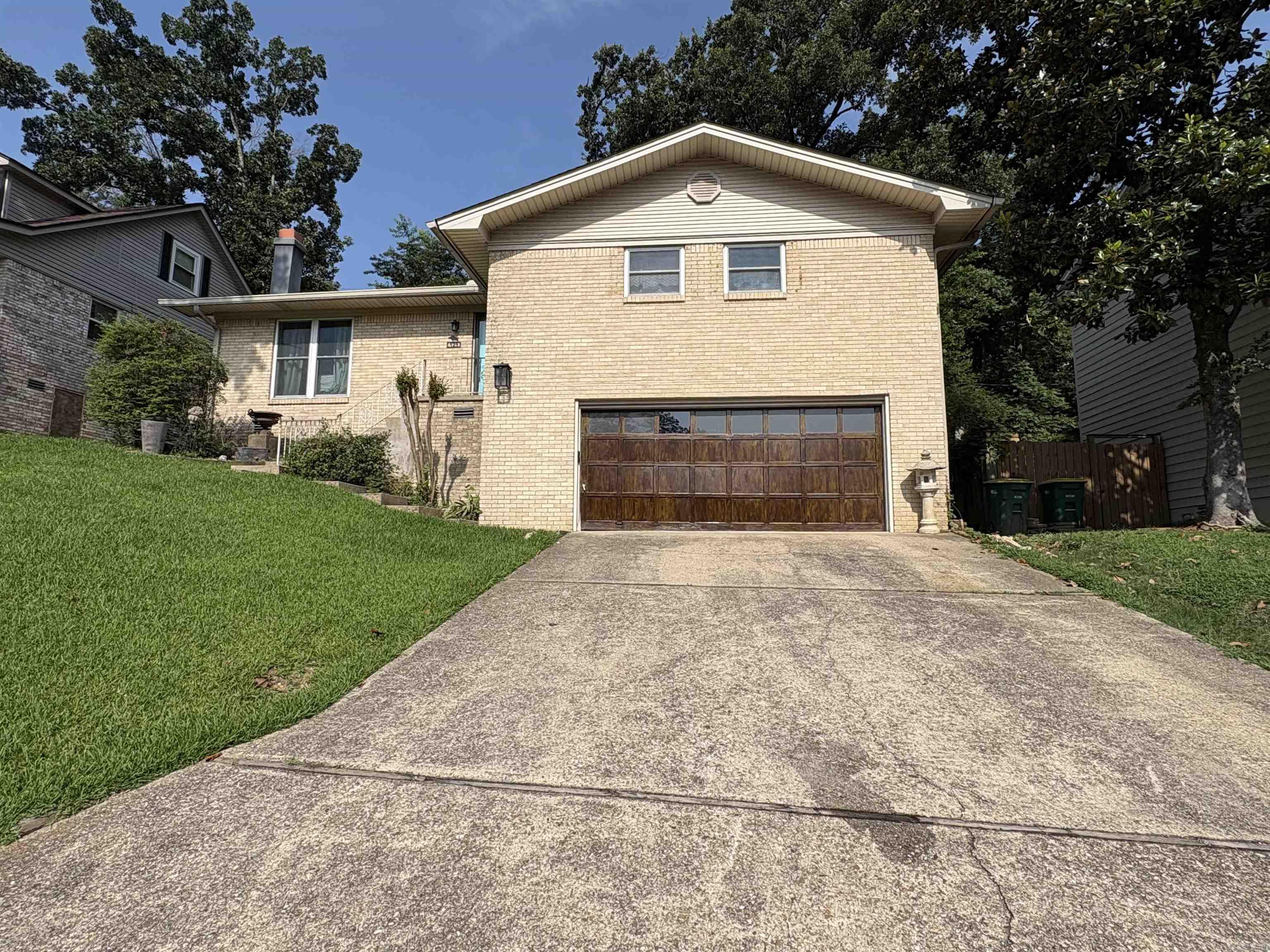 121 White Oak Lane Property Photo 2