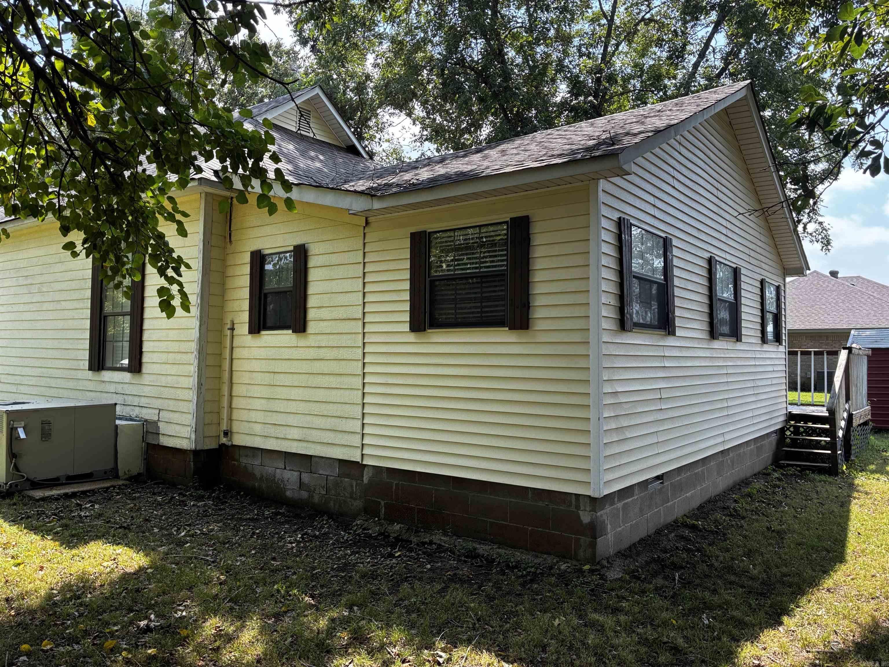 302 Spring Street Property Photo 6