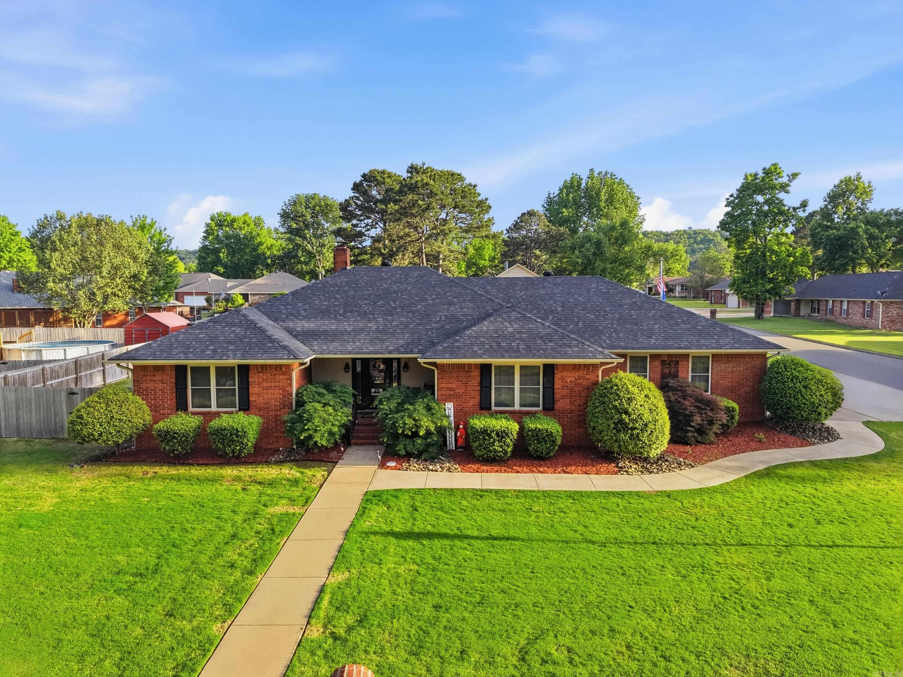 902 Deerfield Ct Property Photo 1