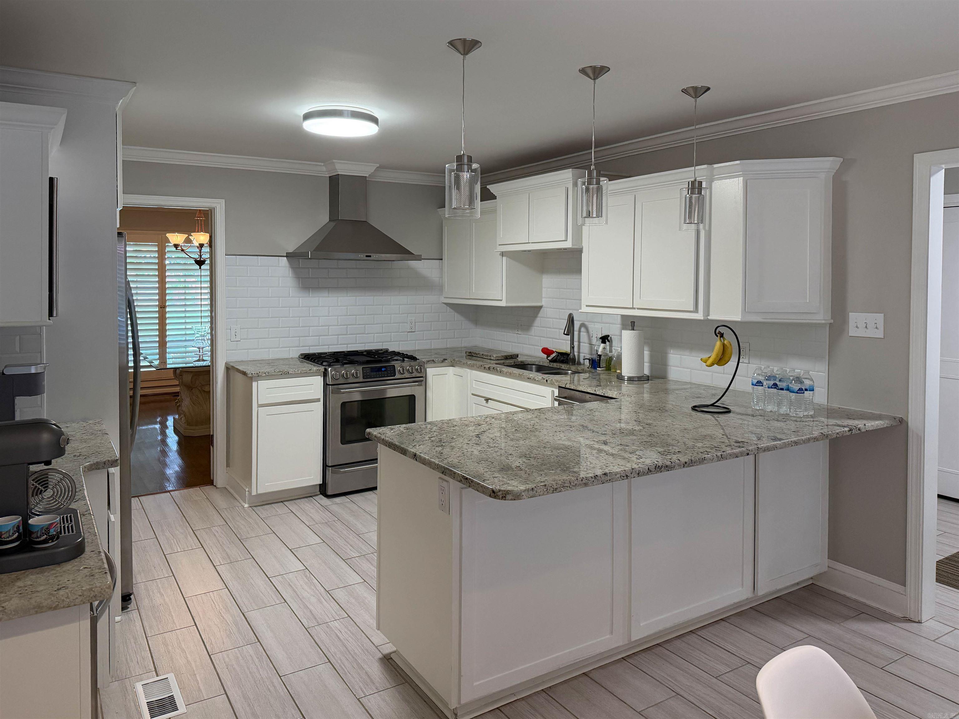 3 Amesbury Ct Property Photo 4