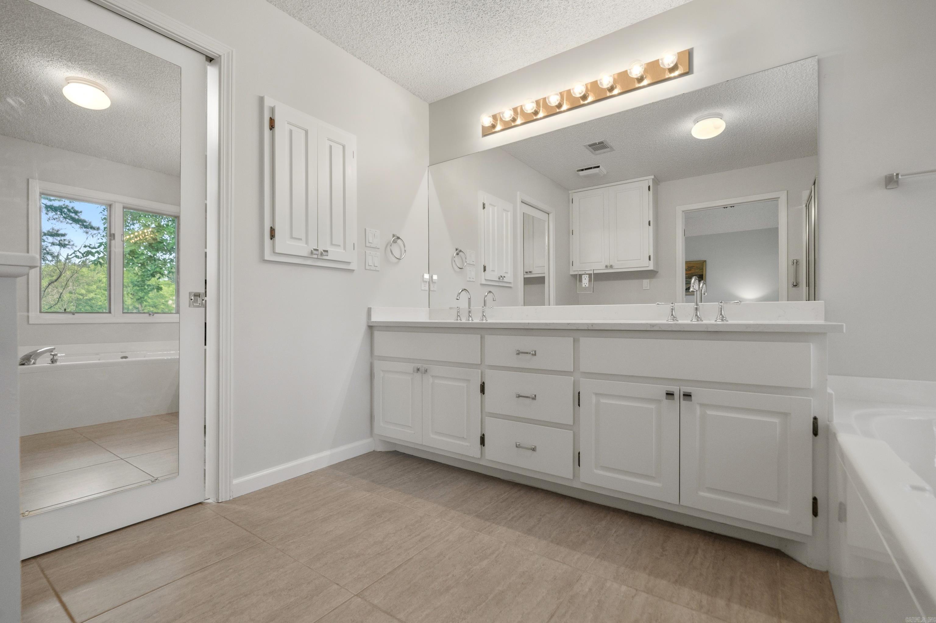 18 Fastota Lane Property Photo 16
