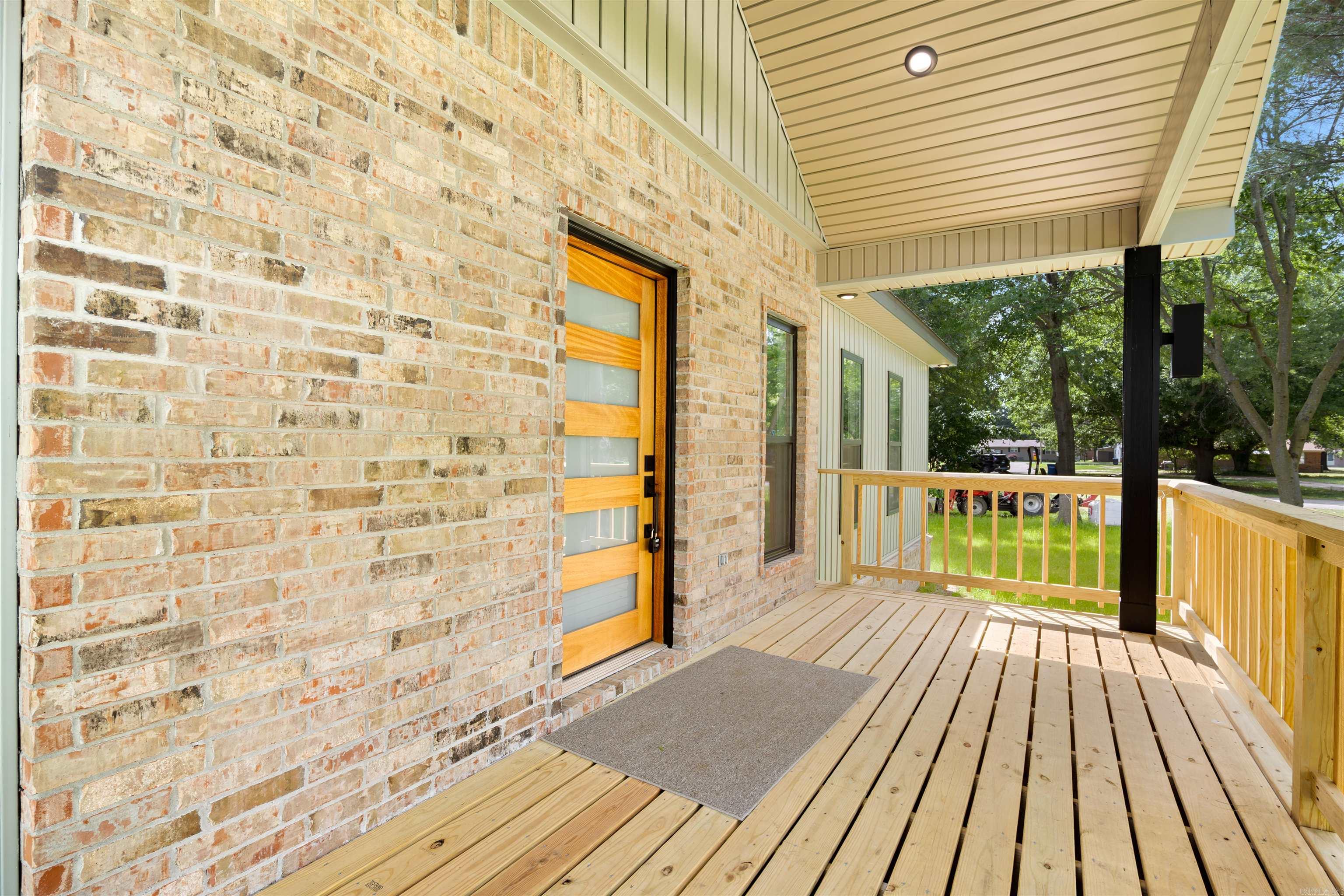 301 Dogwood St Property Photo 6