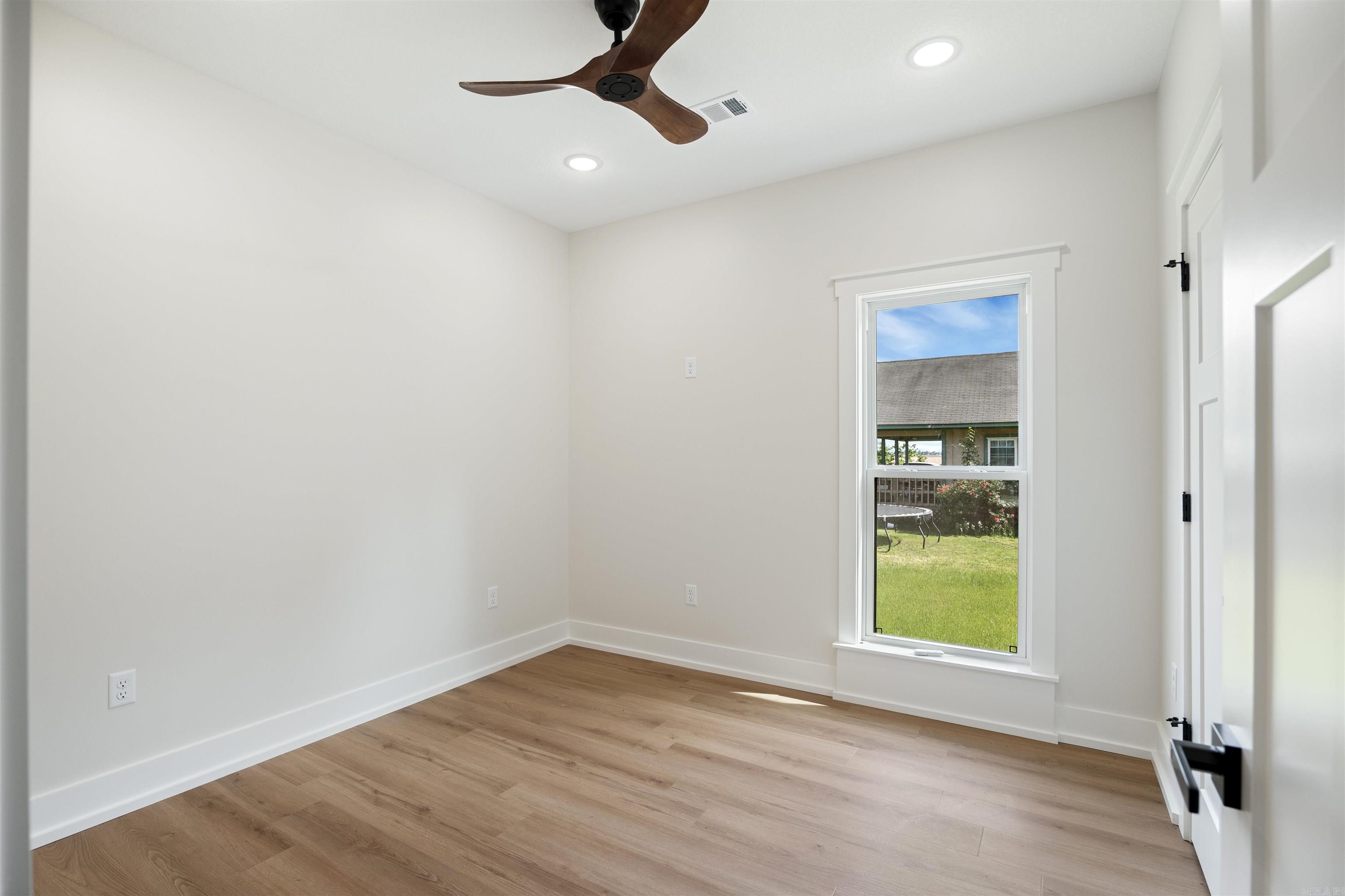 301 Dogwood St Property Photo 24