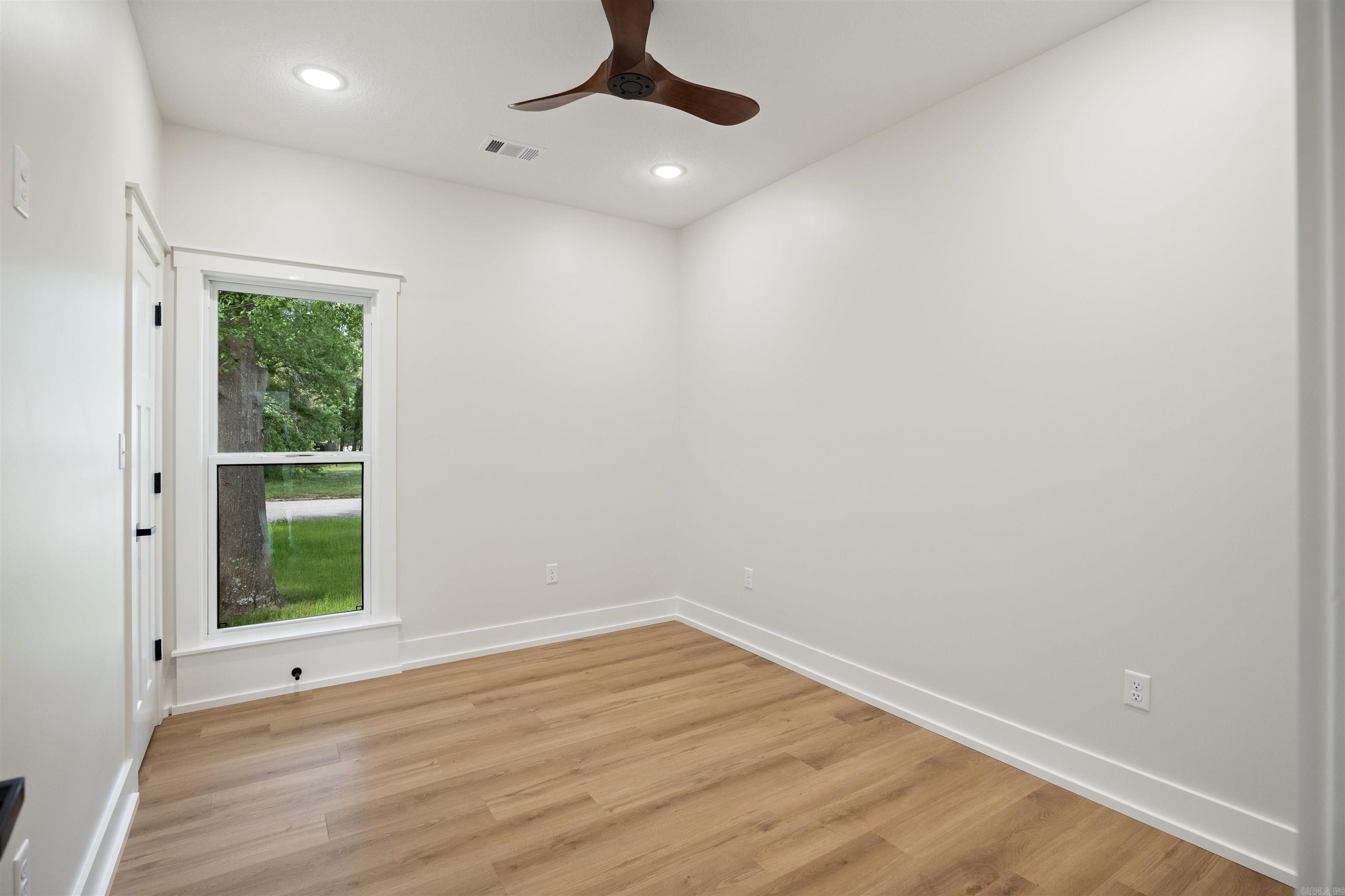 301 Dogwood St Property Photo 26