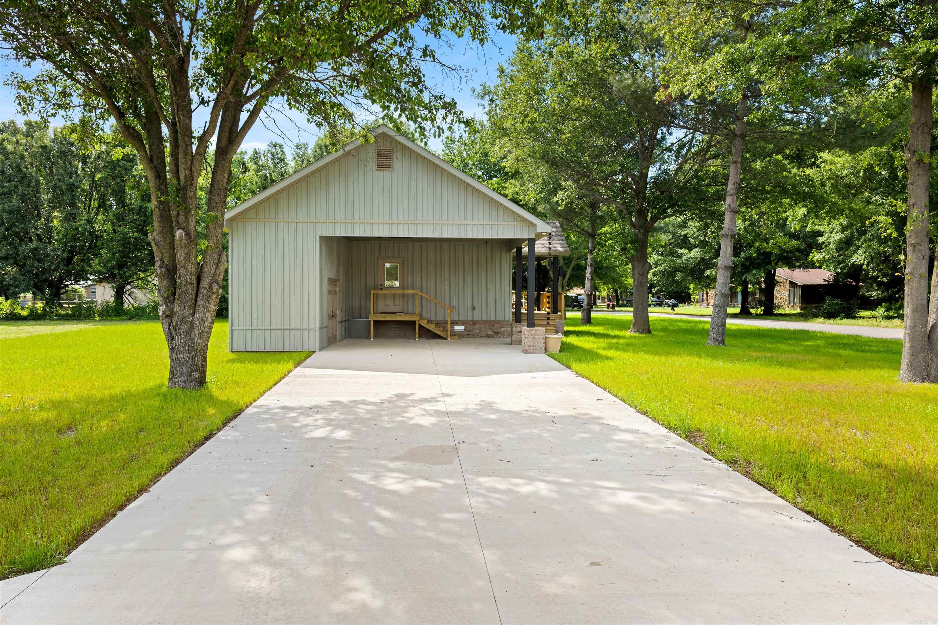 301 Dogwood St Property Photo 32