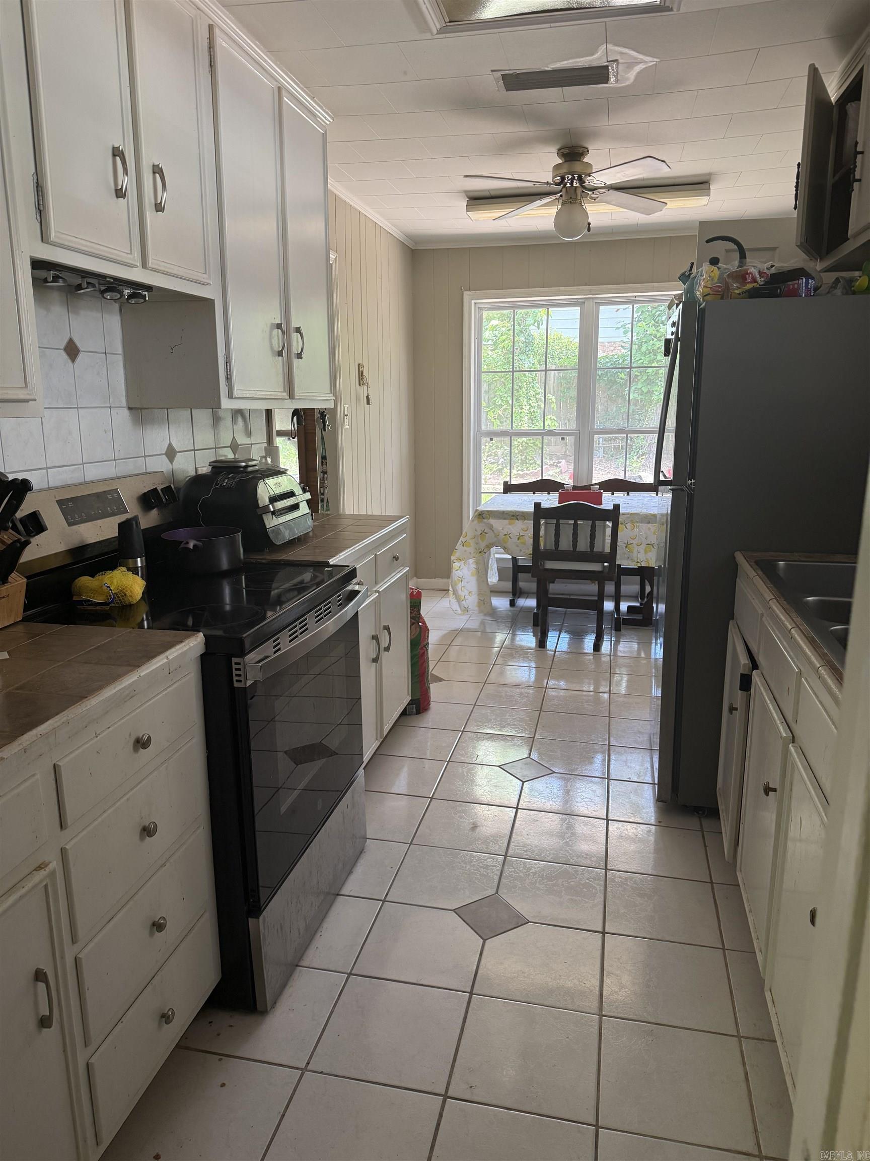702 Overstreet Property Photo 2