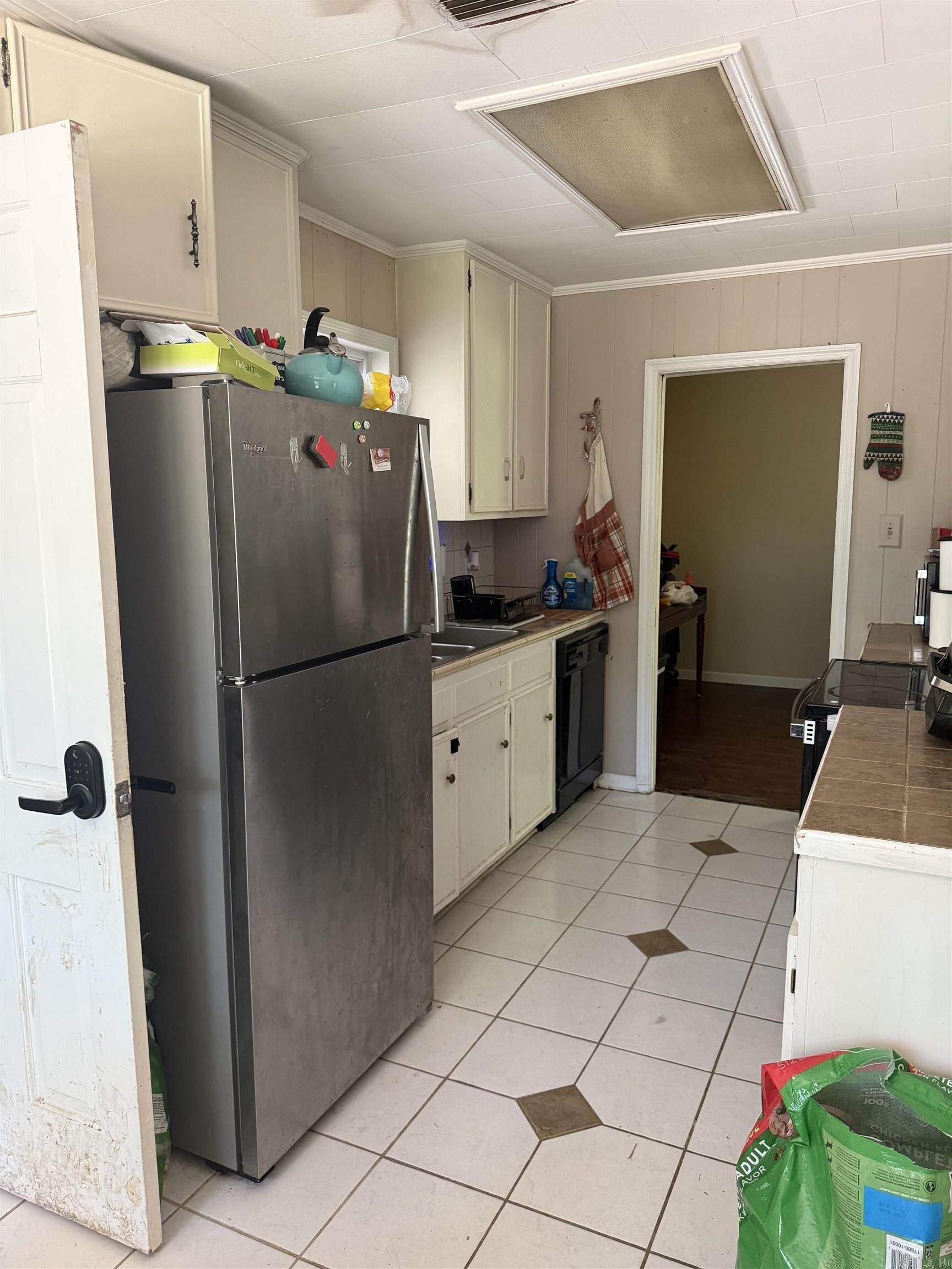 702 Overstreet Property Photo 3