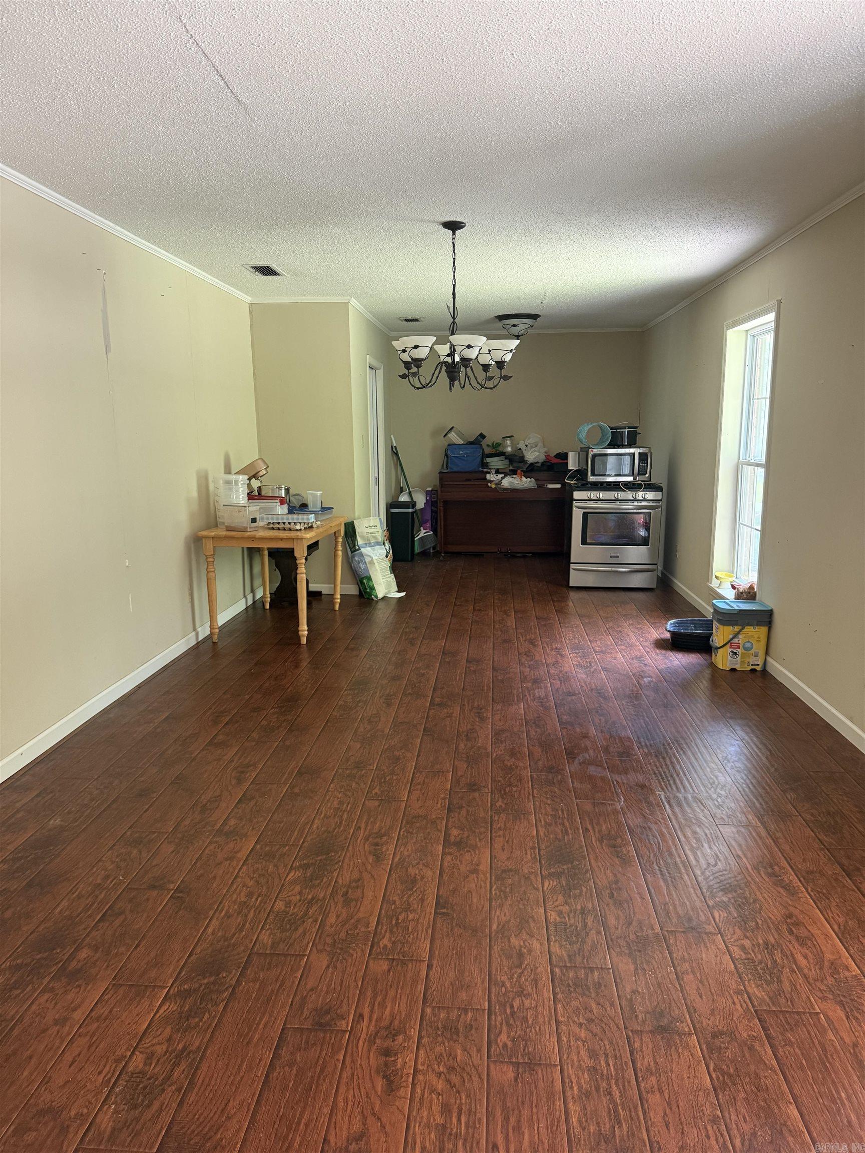 702 Overstreet Property Photo 4
