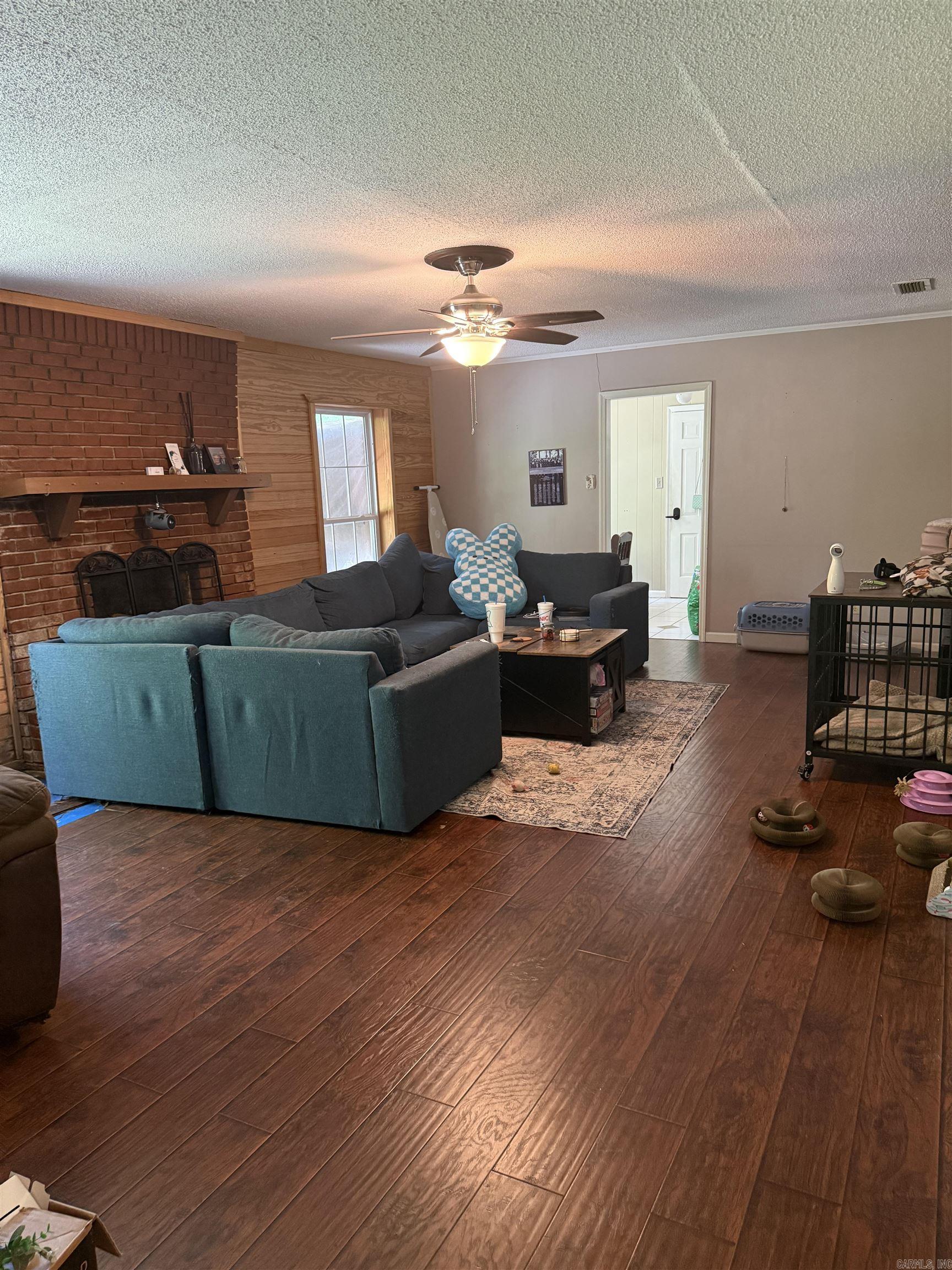 702 Overstreet Property Photo 5