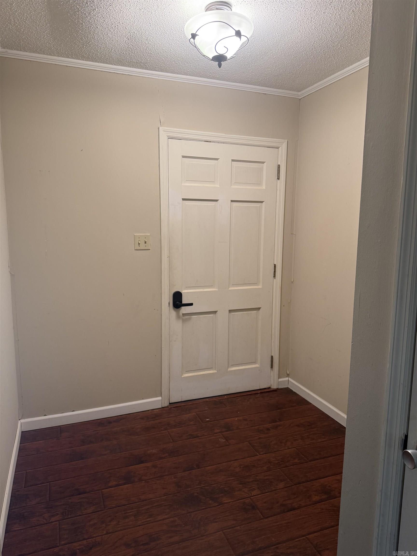 702 Overstreet Property Photo 6