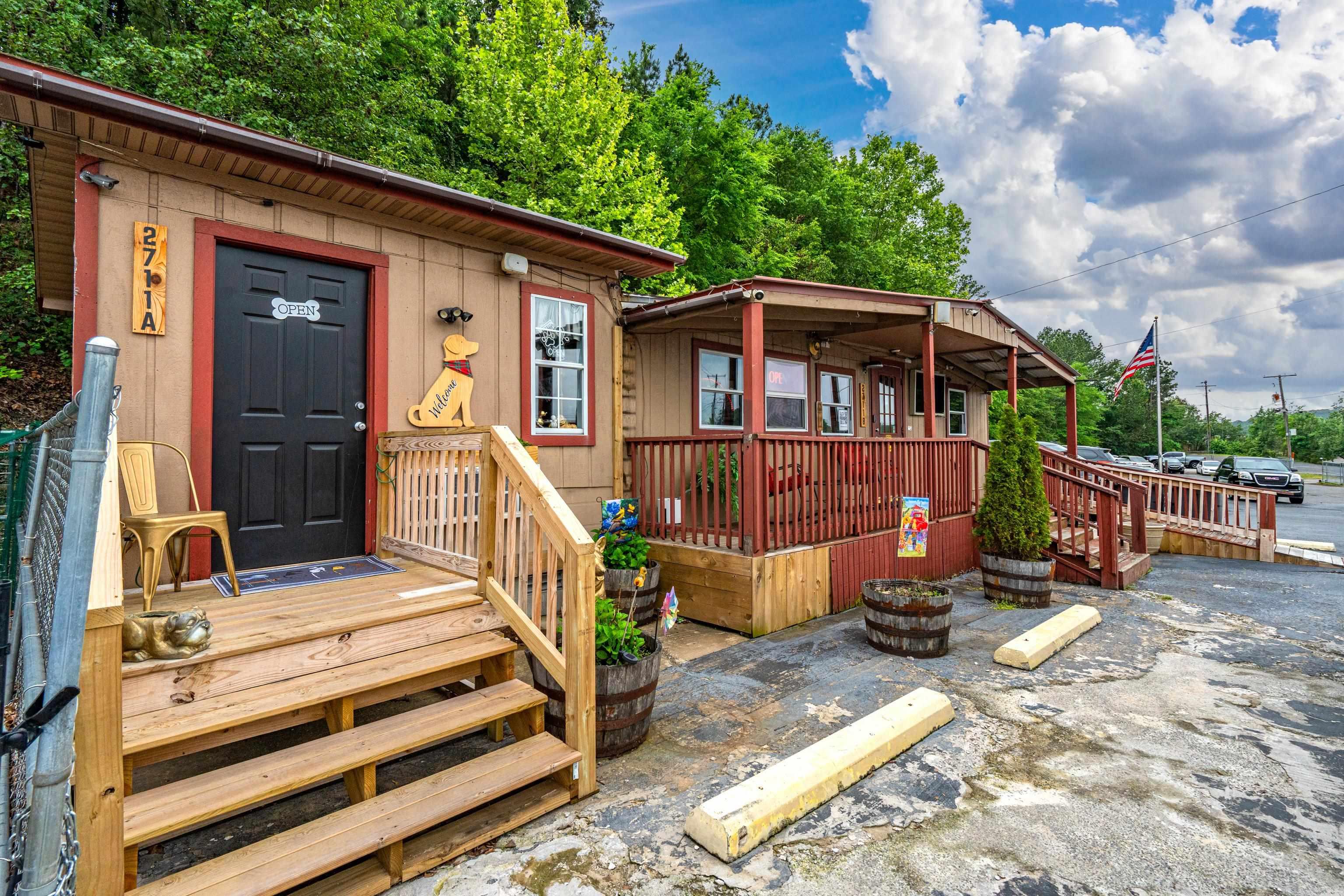 2711 Albert Pike Property Photo 17