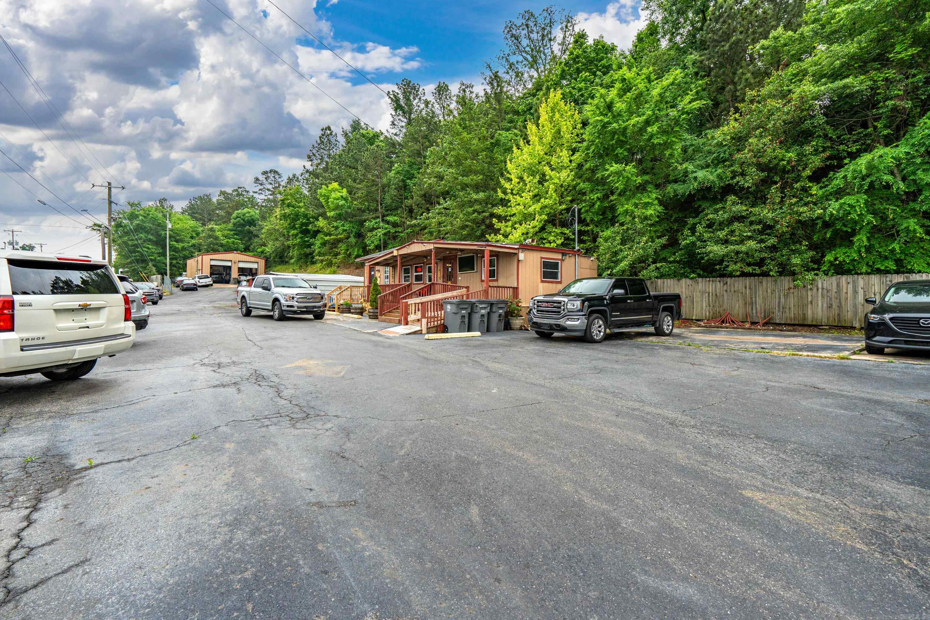 2711 Albert Pike Property Photo 18
