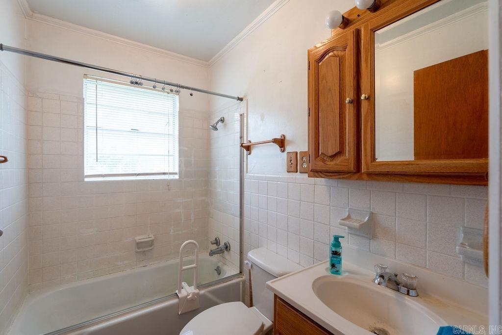 110 W Curran Street Property Photo 22