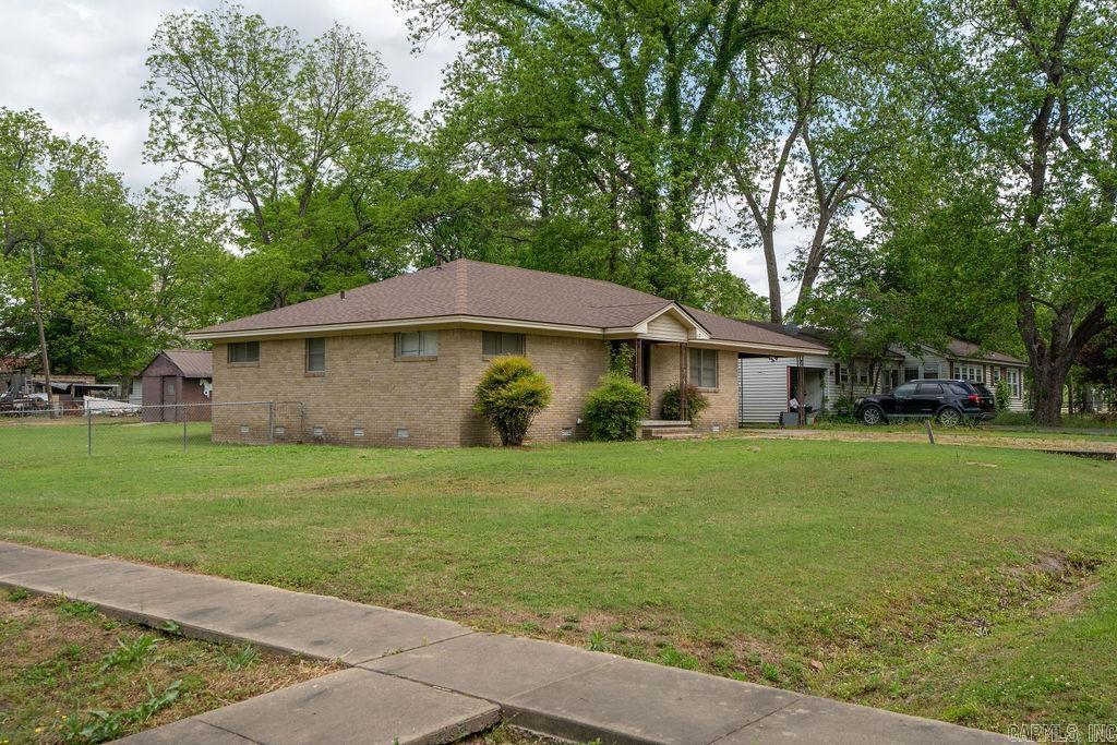 110 W Curran Street Property Photo 40