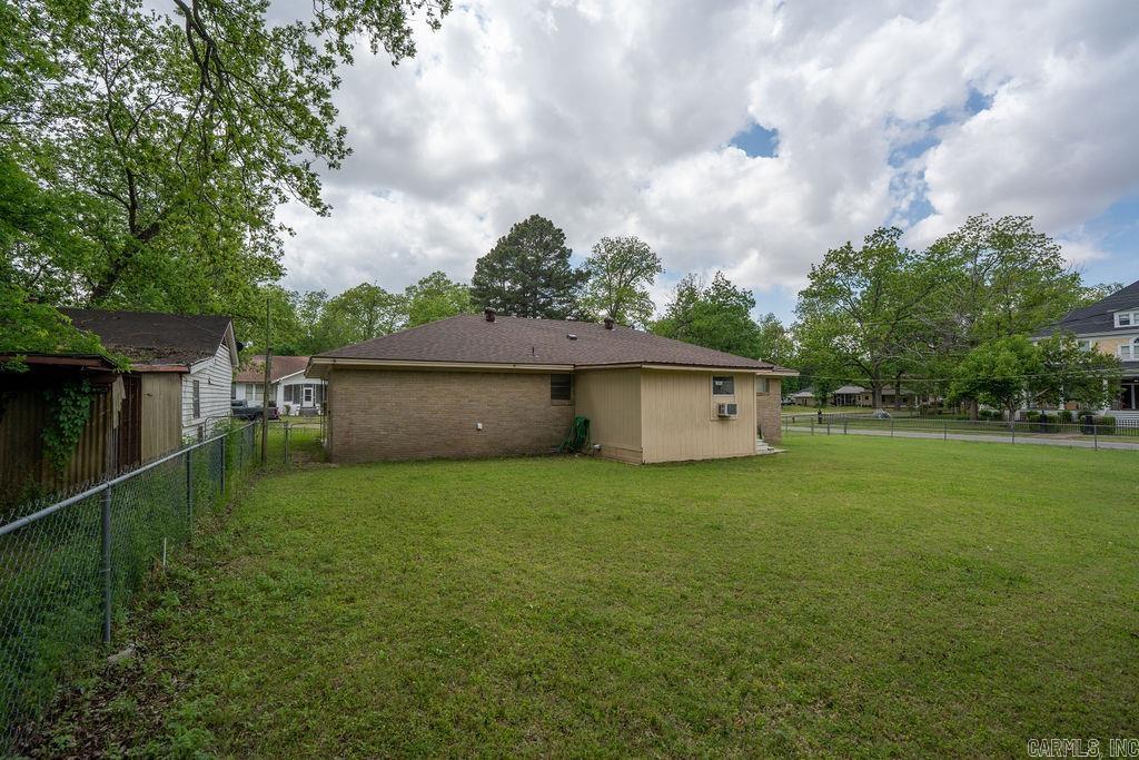 110 W Curran Street Property Photo 43