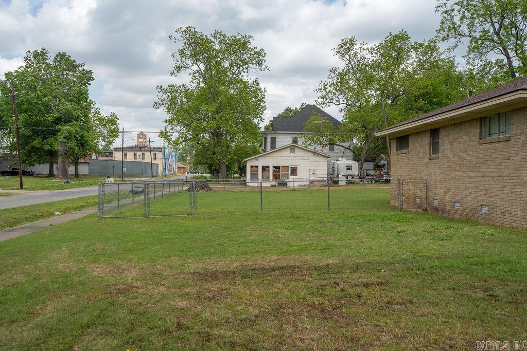 110 W Curran Street Property Photo 46