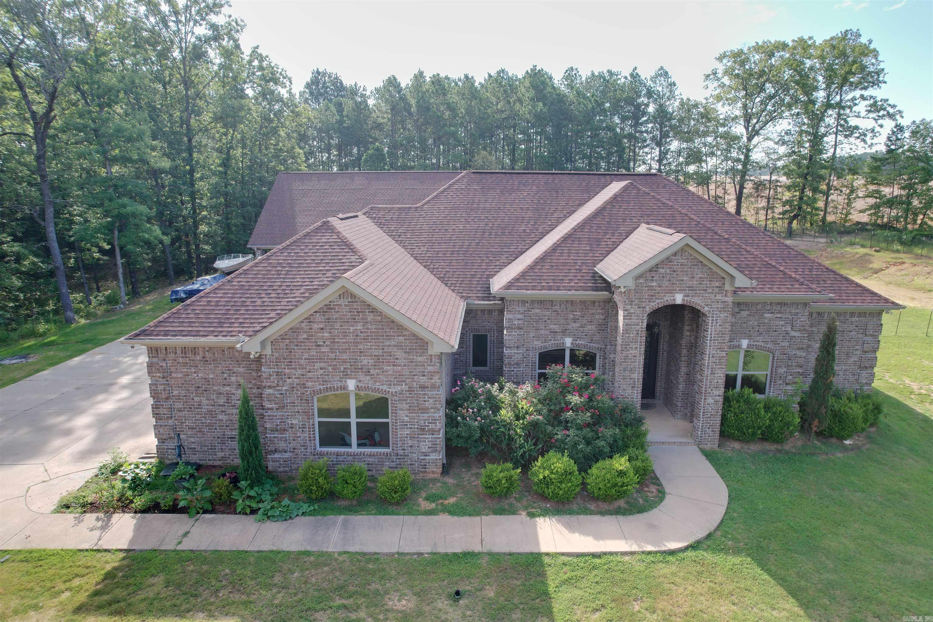23 Whispering Drive Property Photo 1