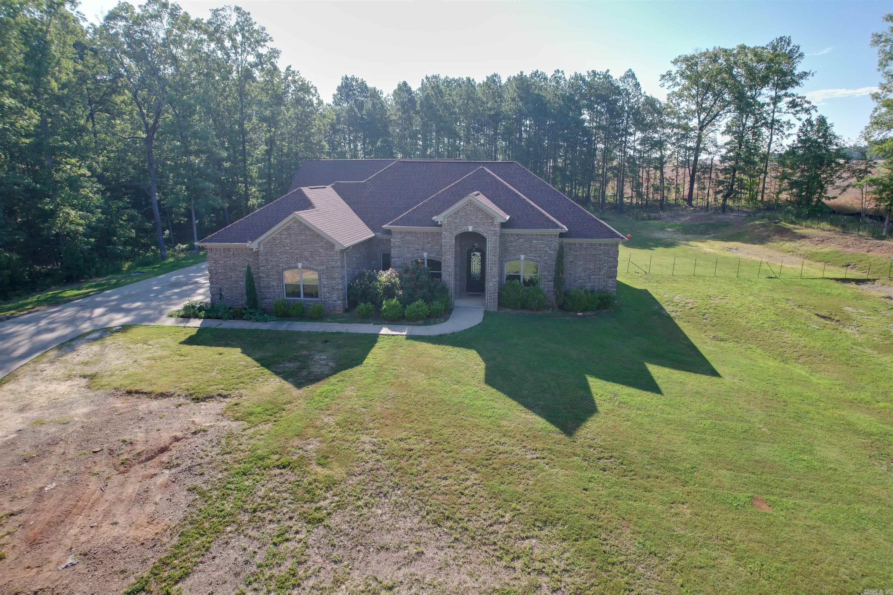 23 Whispering Drive Property Photo 2
